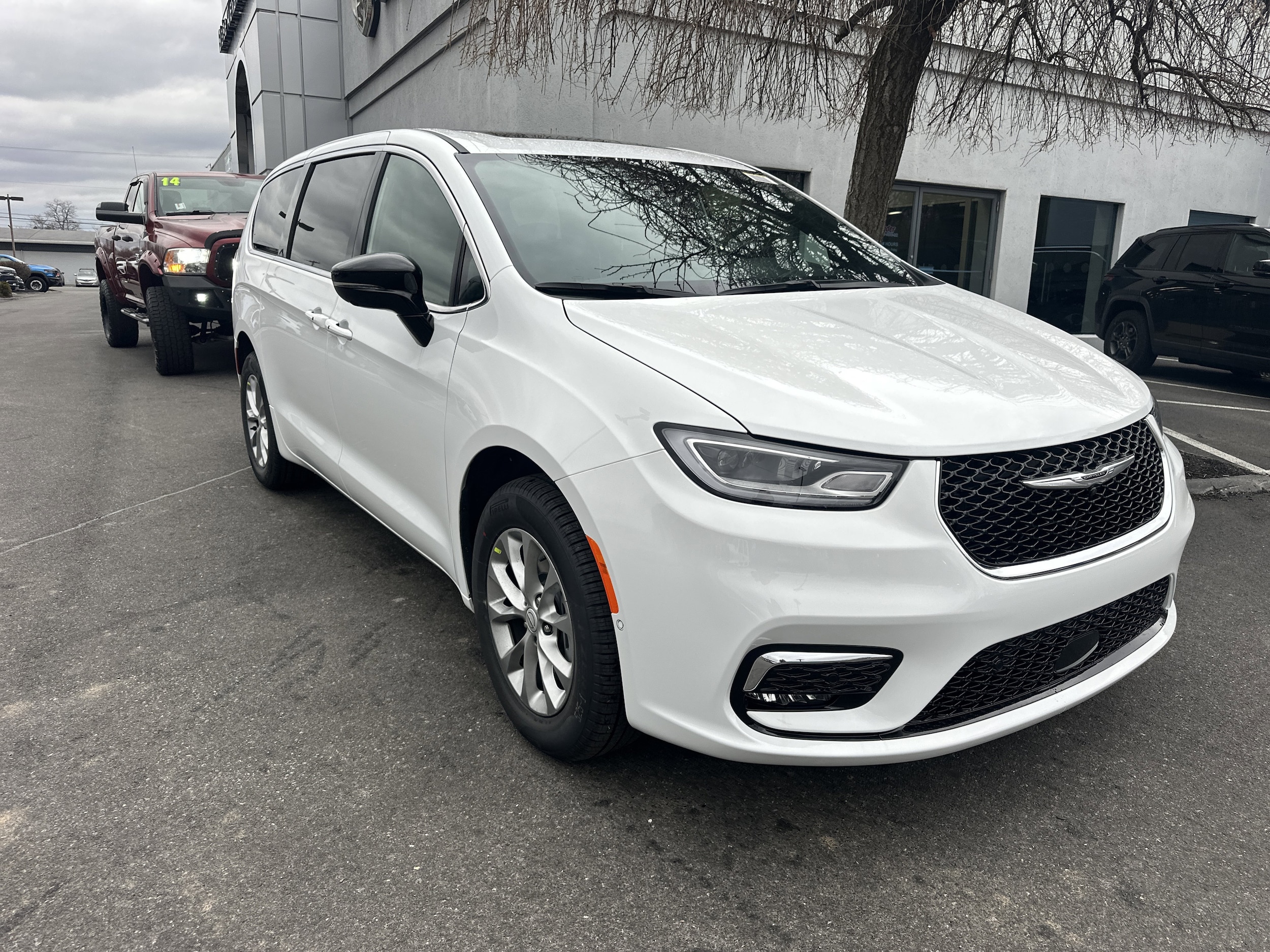 2026 Chrysler Pacifica Limited AWD's photo