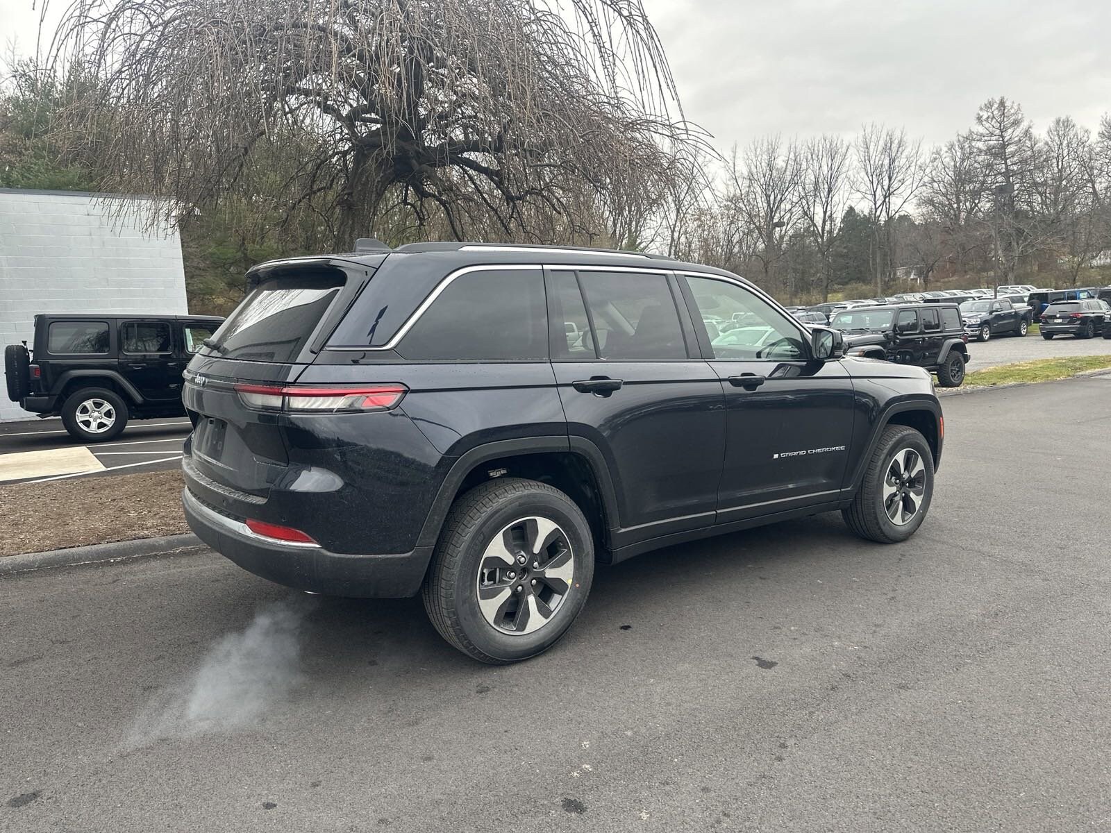 2024 Jeep Cherokee 4xe Sport photo 2
