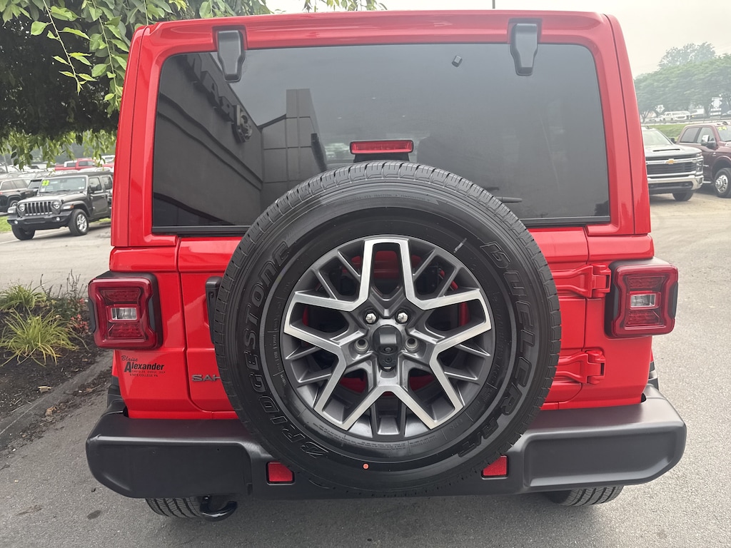 Used 2025 Jeep Wrangler Sahara SUV