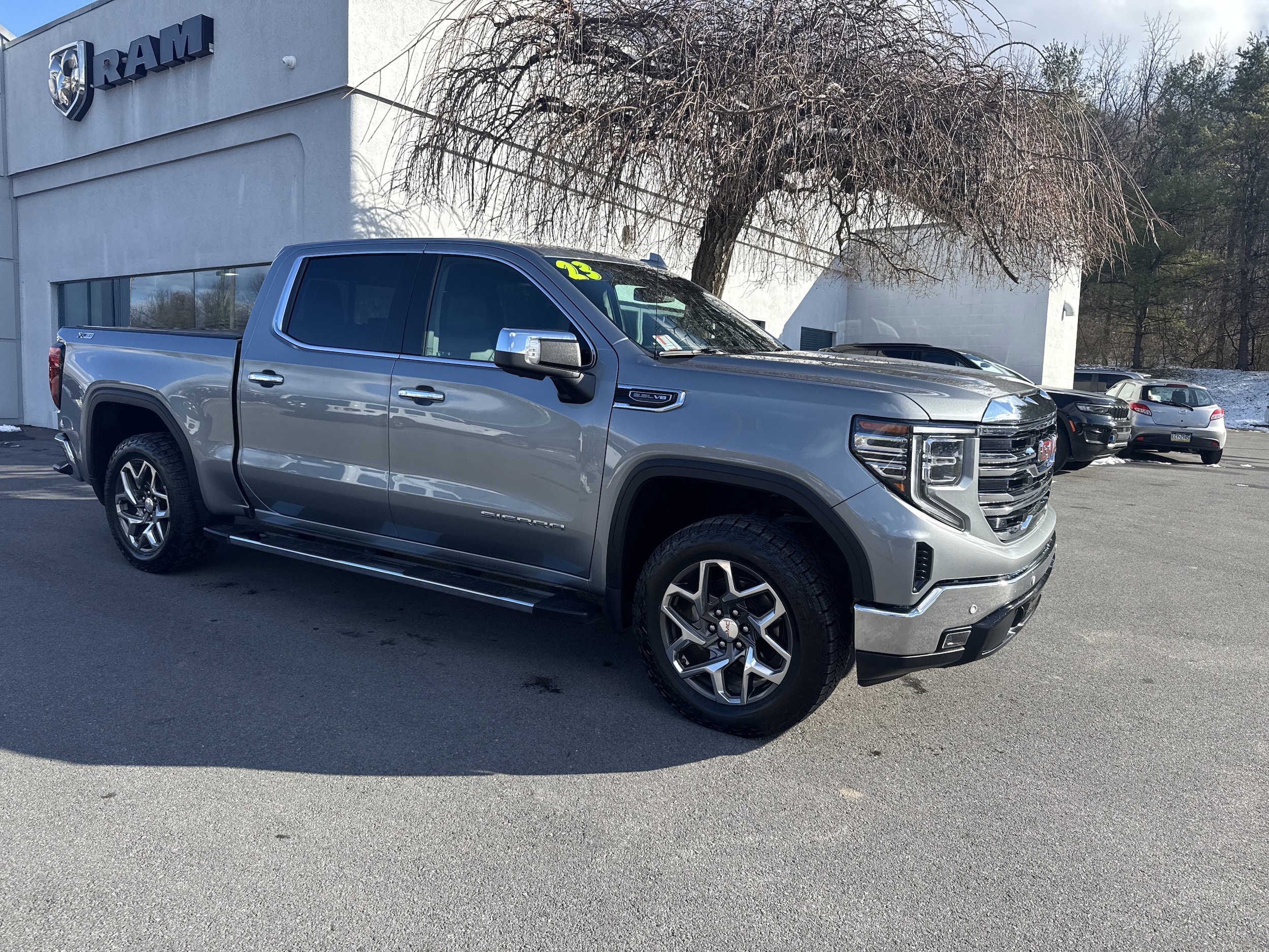 2023 GMC Sierra 1500 SLT's photo