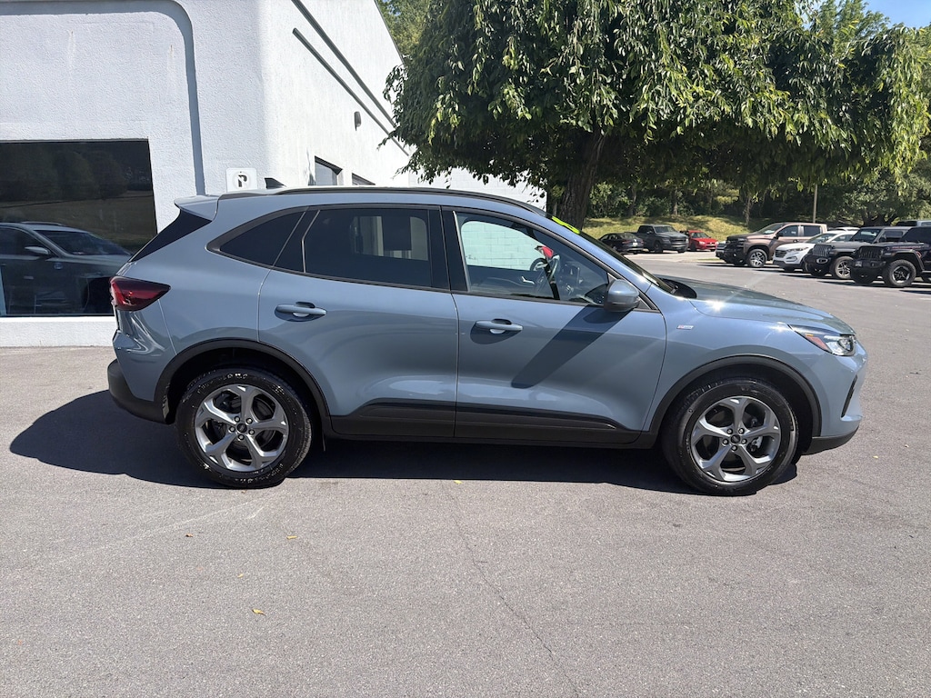 Used 2025 Ford Escape ST-Line Select SUV