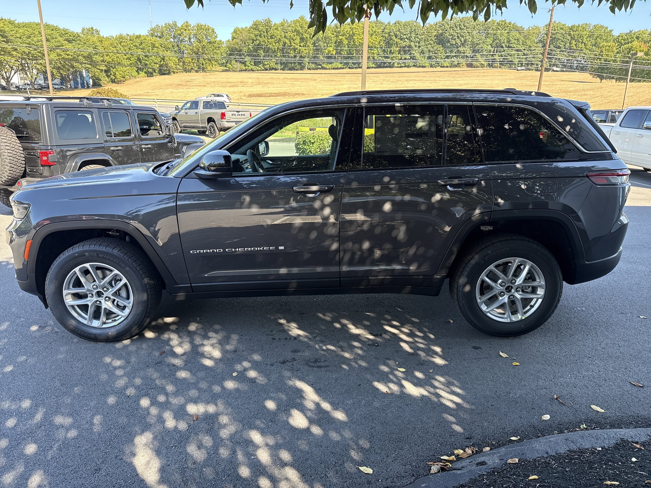 2025 Jeep Grand Cherokee Laredo - Photo 6