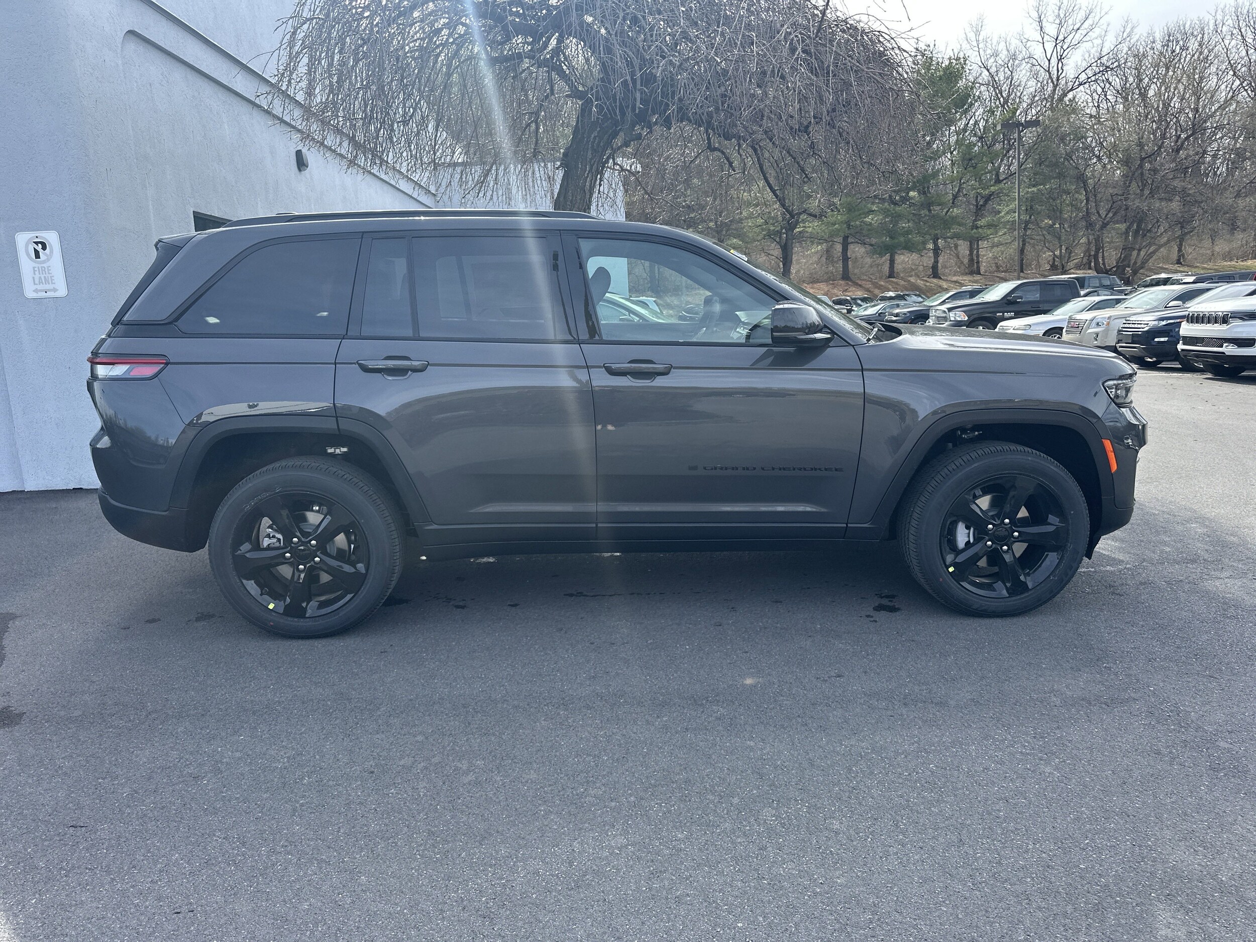 2025 Jeep Grand Cherokee Altitude X photo 2