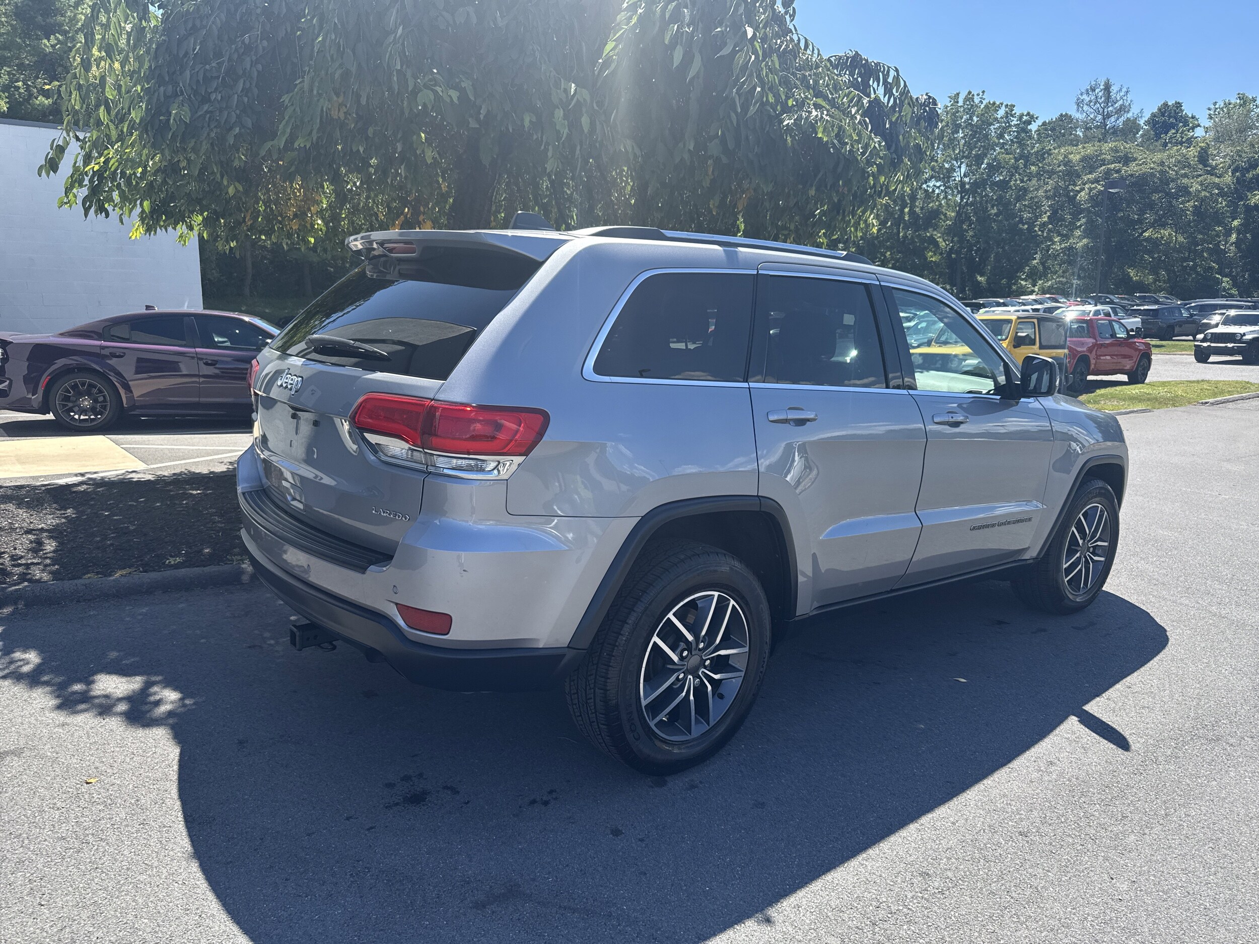 2019 Jeep Grand Cherokee Laredo E photo 3