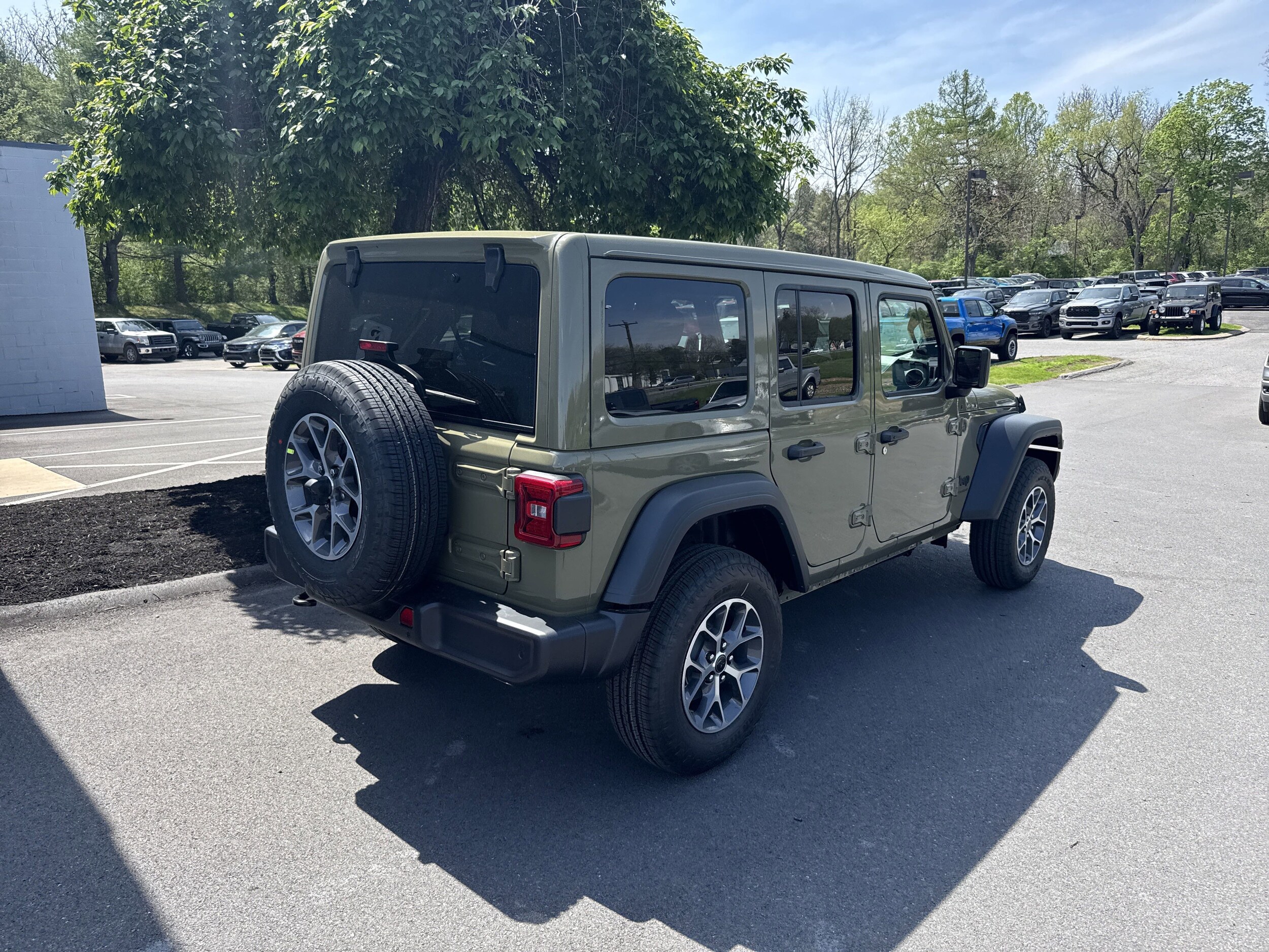 2025 Jeep Wrangler Sport photo 3