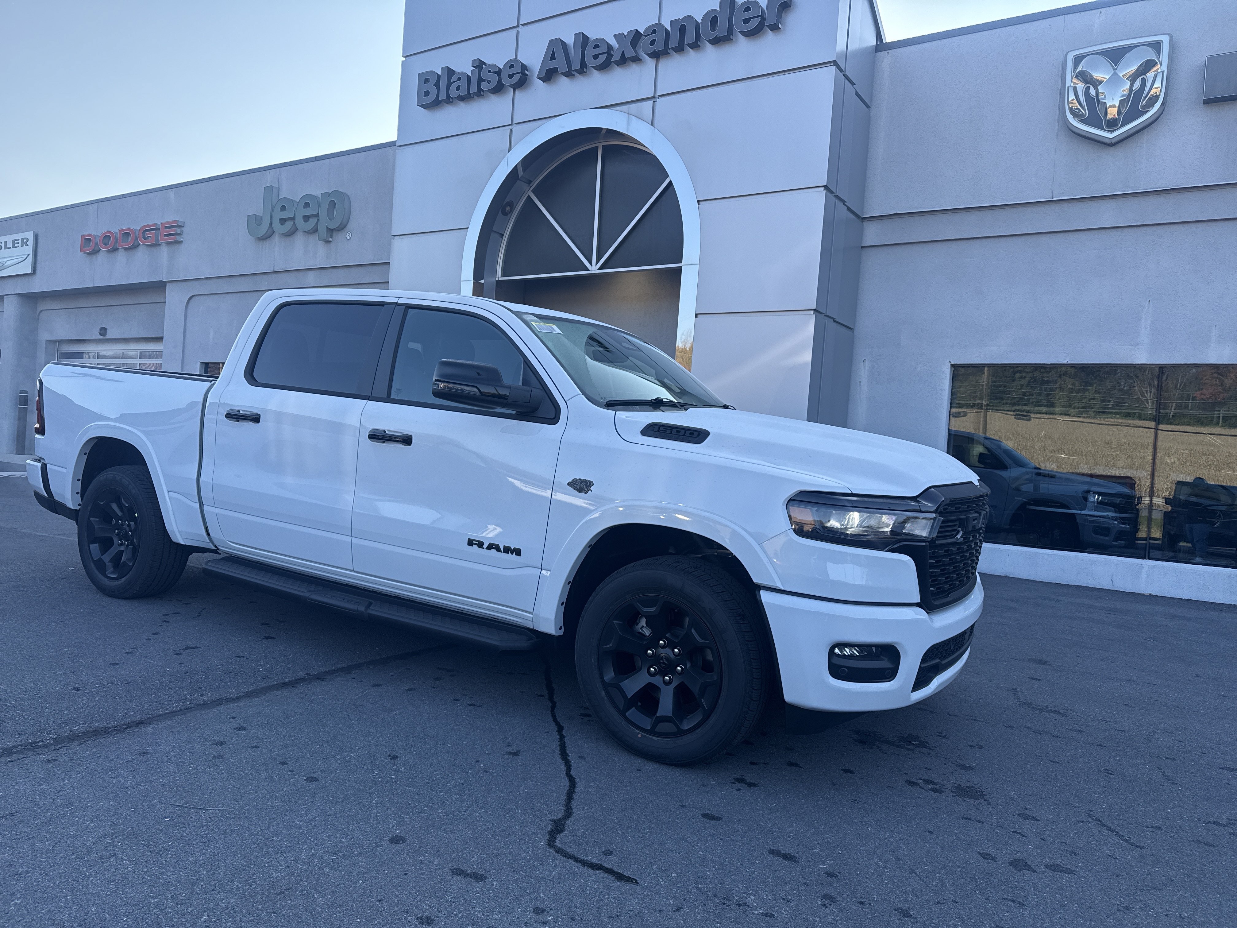 2027 Ram 1500 BIGHORN/LONESTAR CREW 4X4 Pickup
