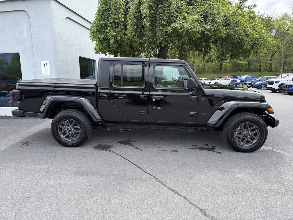 Used 2024 Jeep Gladiator Sport Truck Crew Cab