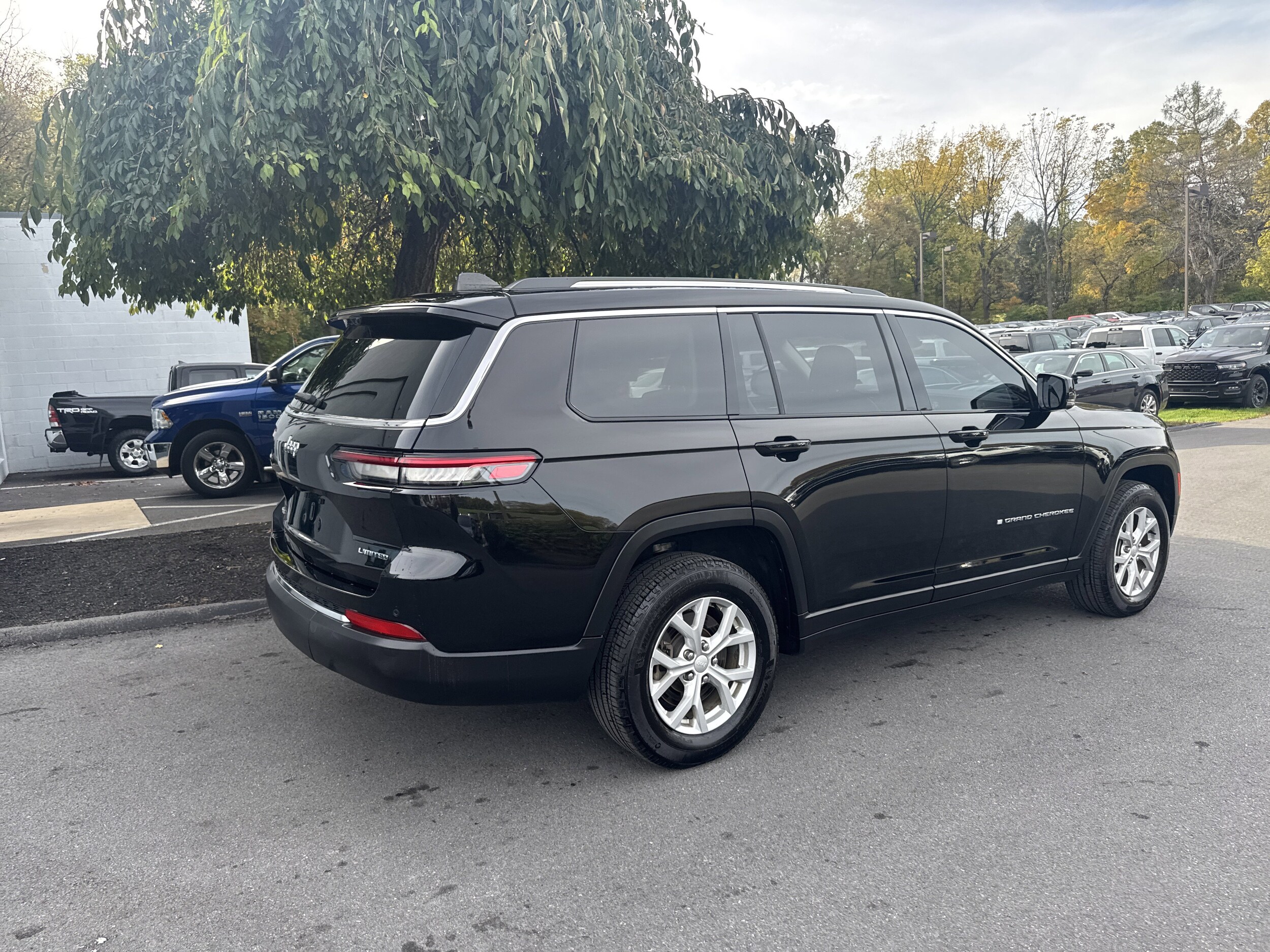 2023 Jeep Grand Cherokee Limited photo 3