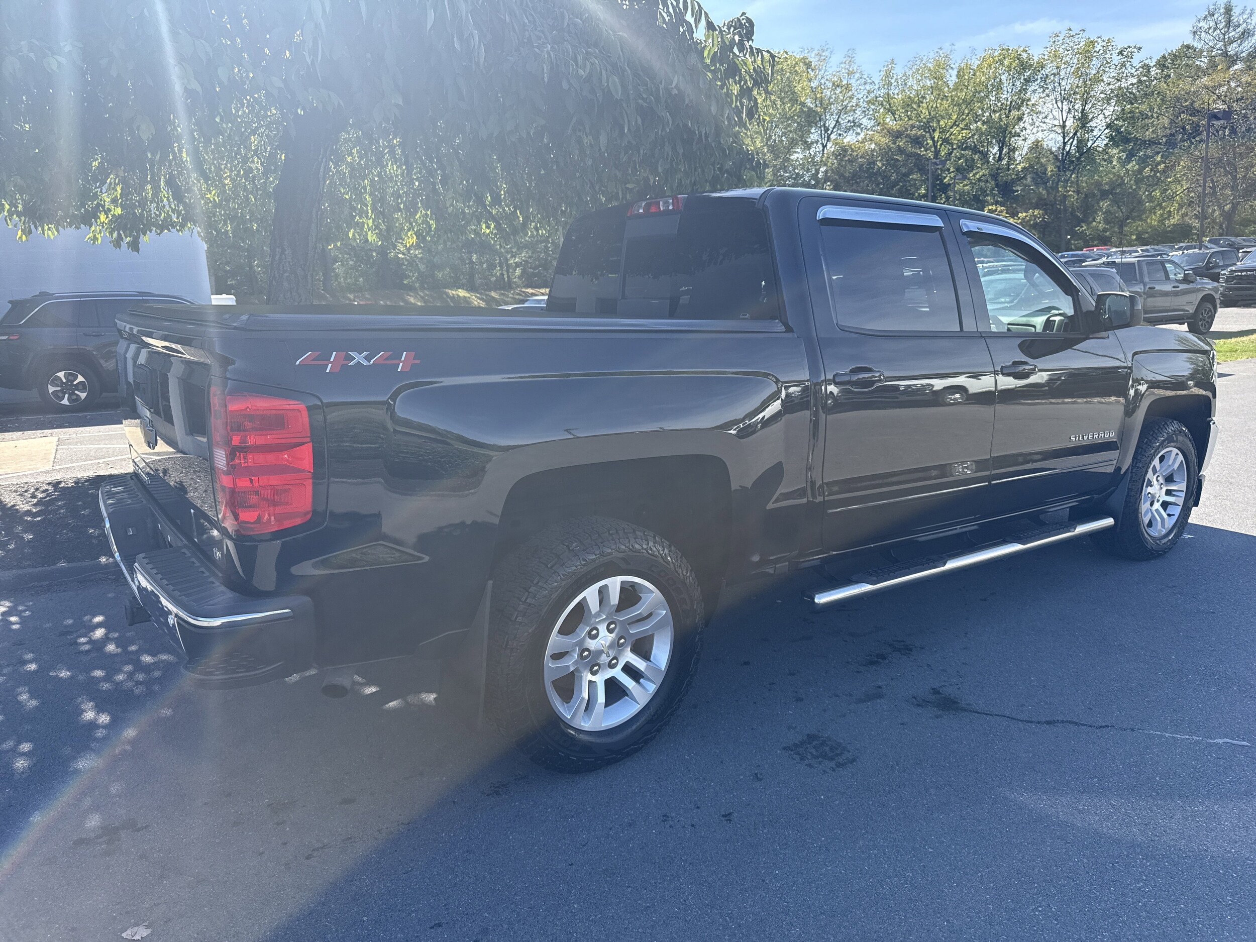 2018 Chevrolet Silverado 1500 LT photo 3
