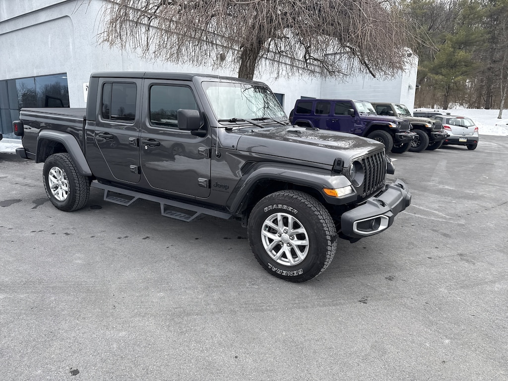 Used 2023 Jeep Gladiator Sport Truck Crew Cab
