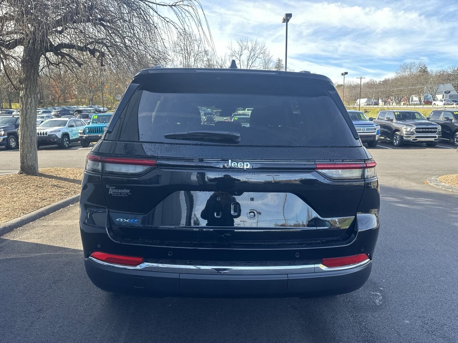 2024 Jeep Cherokee Sport photo 4