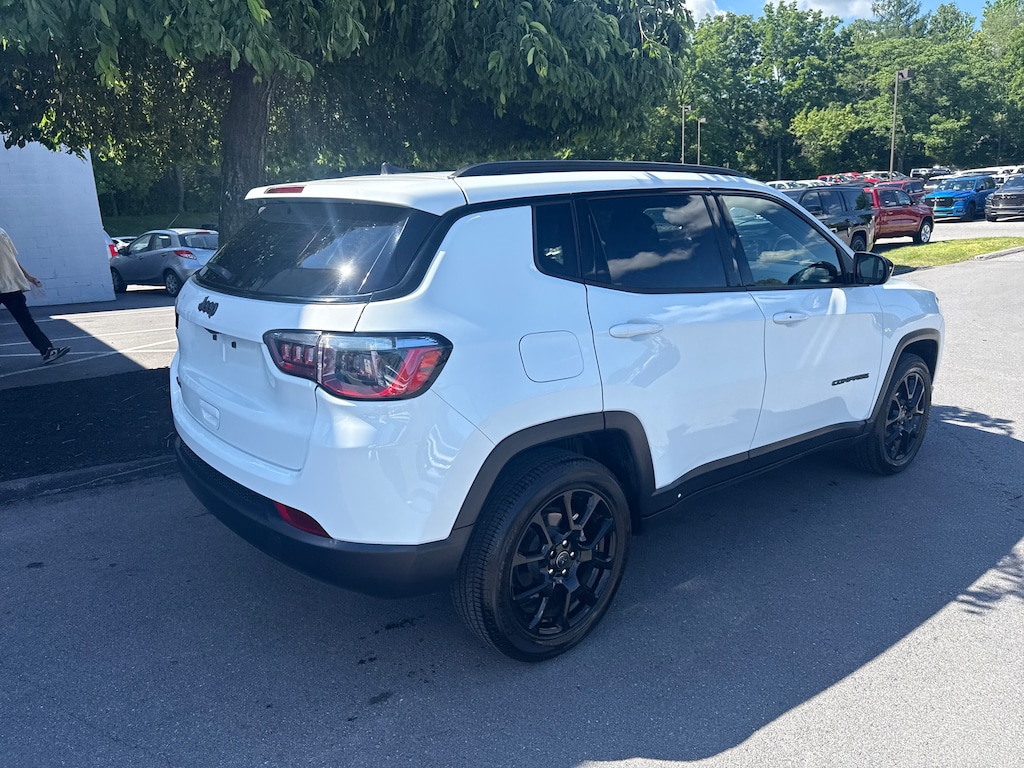 Used 2025 Jeep Compass Latitude SUV