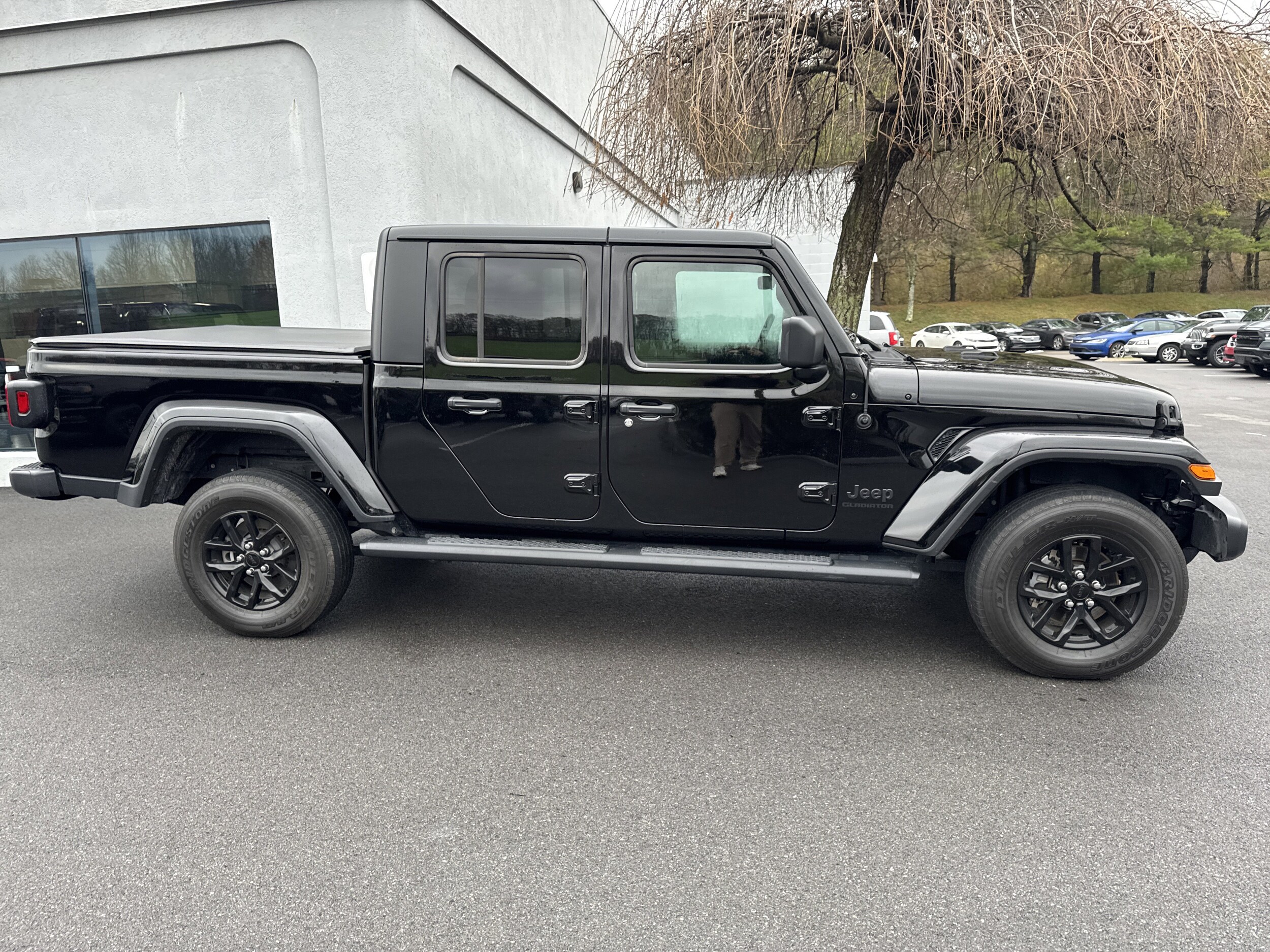2022 Jeep Gladiator Sport S photo 2