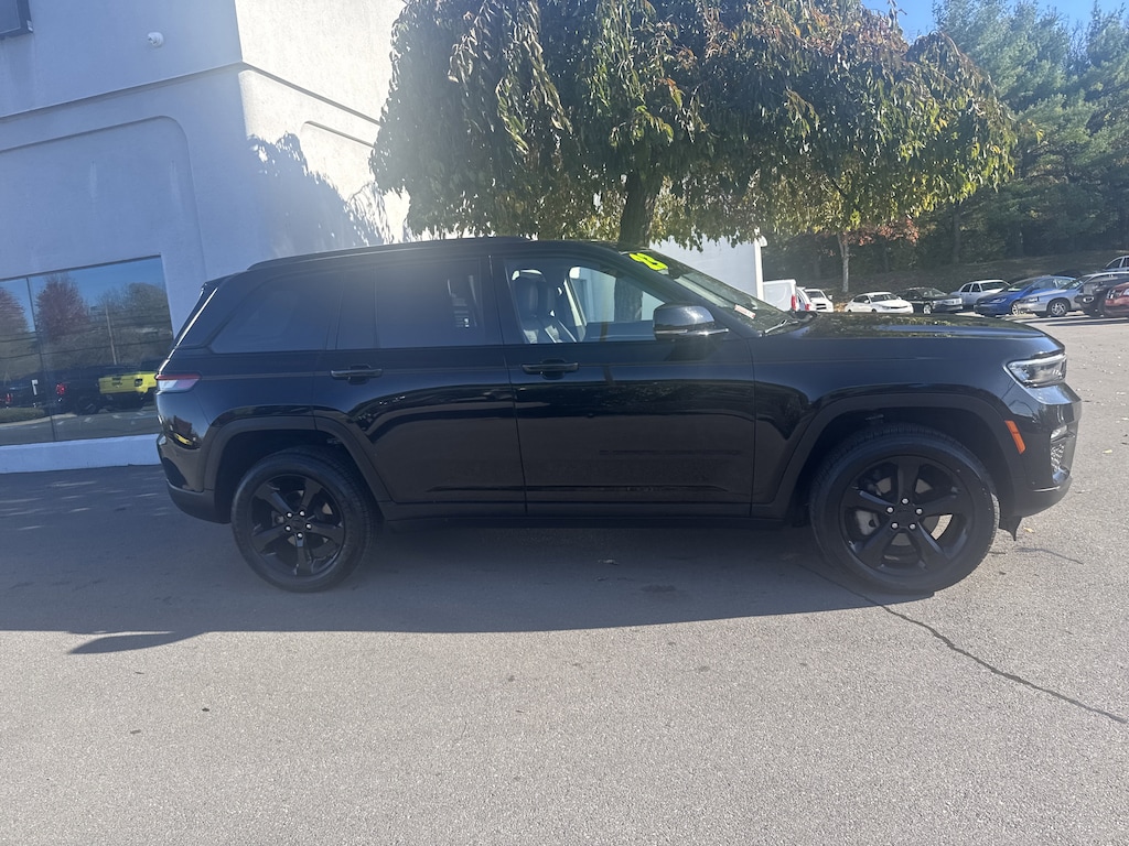 Used 2023 Jeep Grand Cherokee Limited SUV