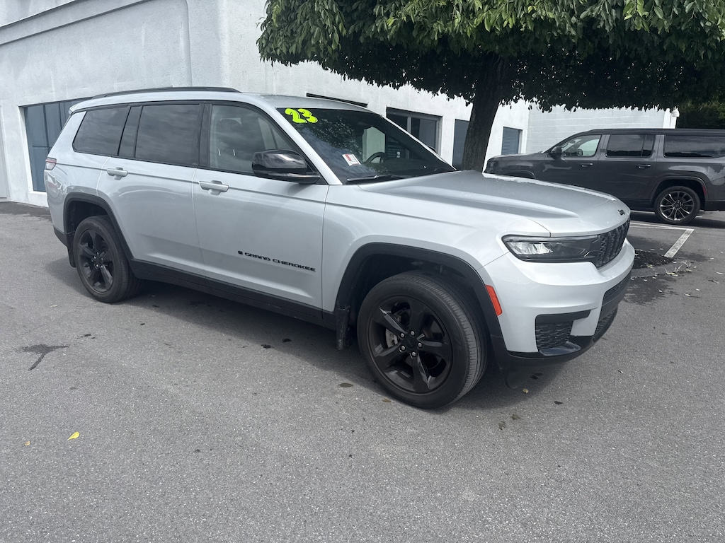 Used 2023 Jeep Grand Cherokee L Laredo SUV