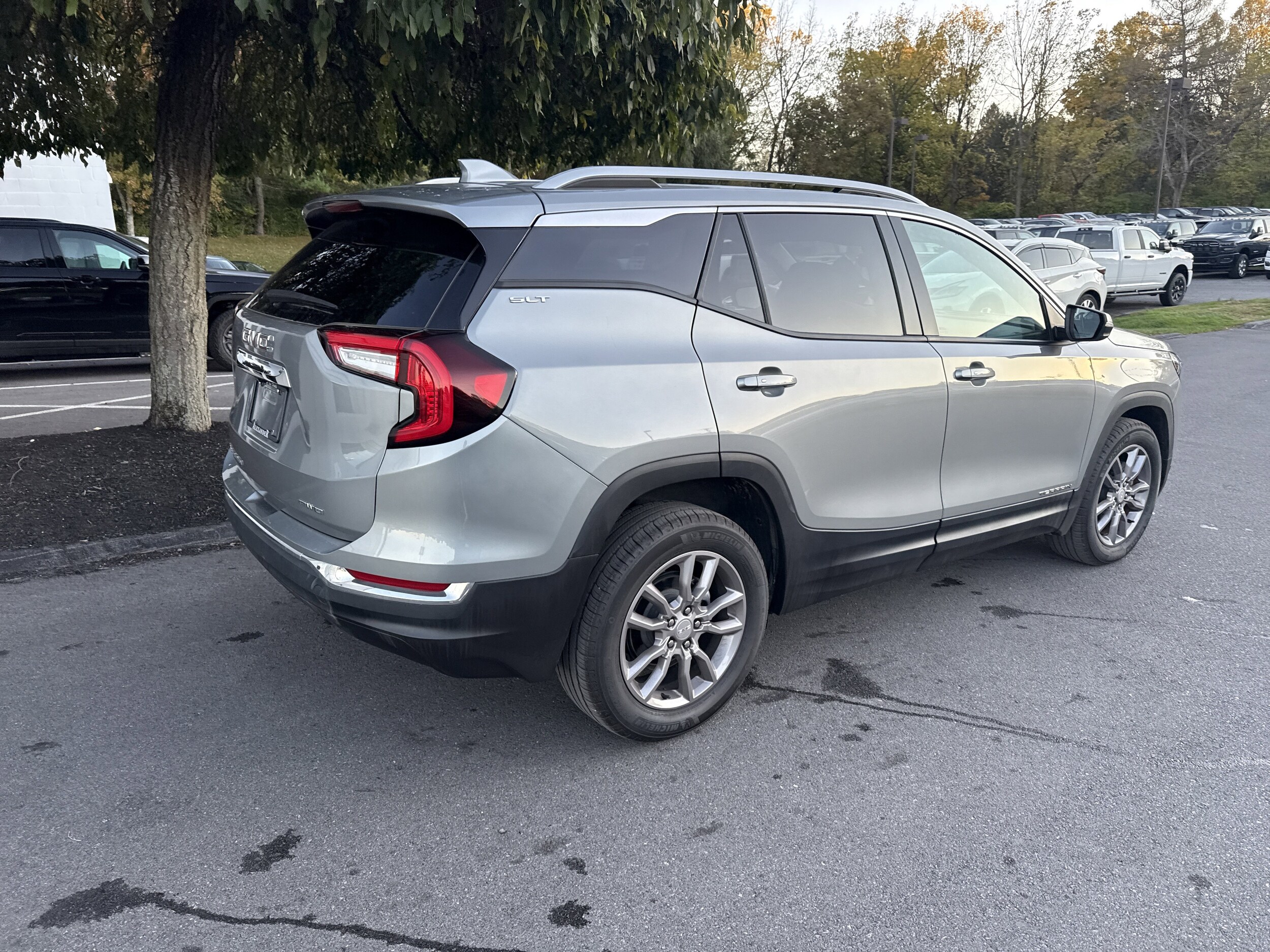 2024 Gmc Terrain SLT photo 3