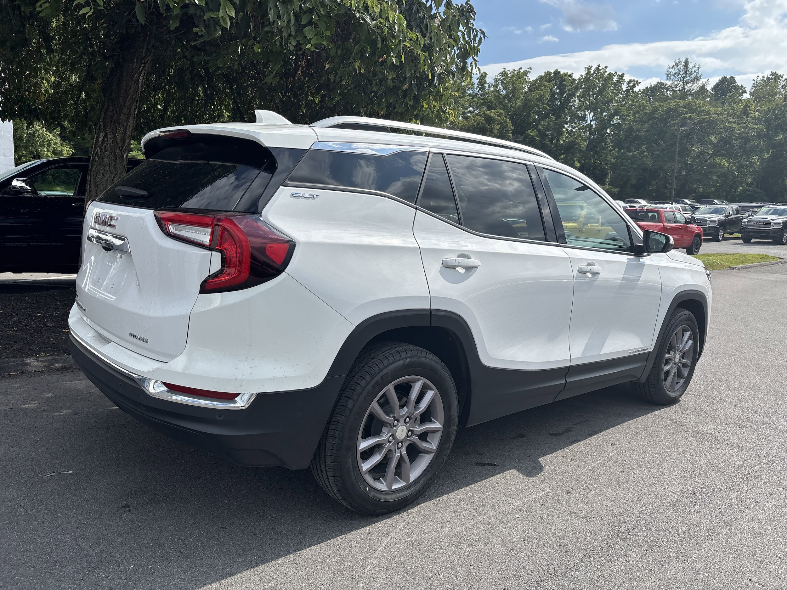 2023 Gmc Terrain SLT photo 2
