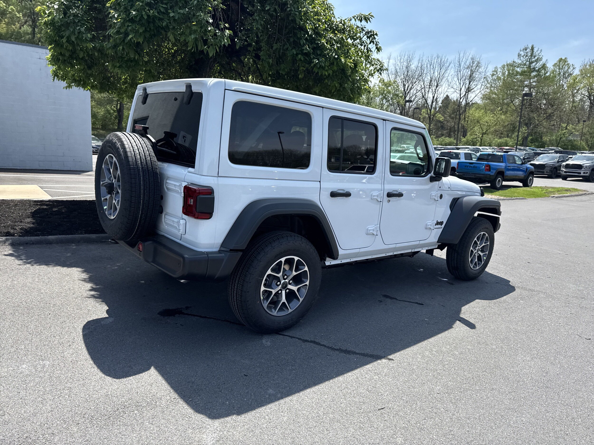 2025 Jeep Wrangler Sport photo 3