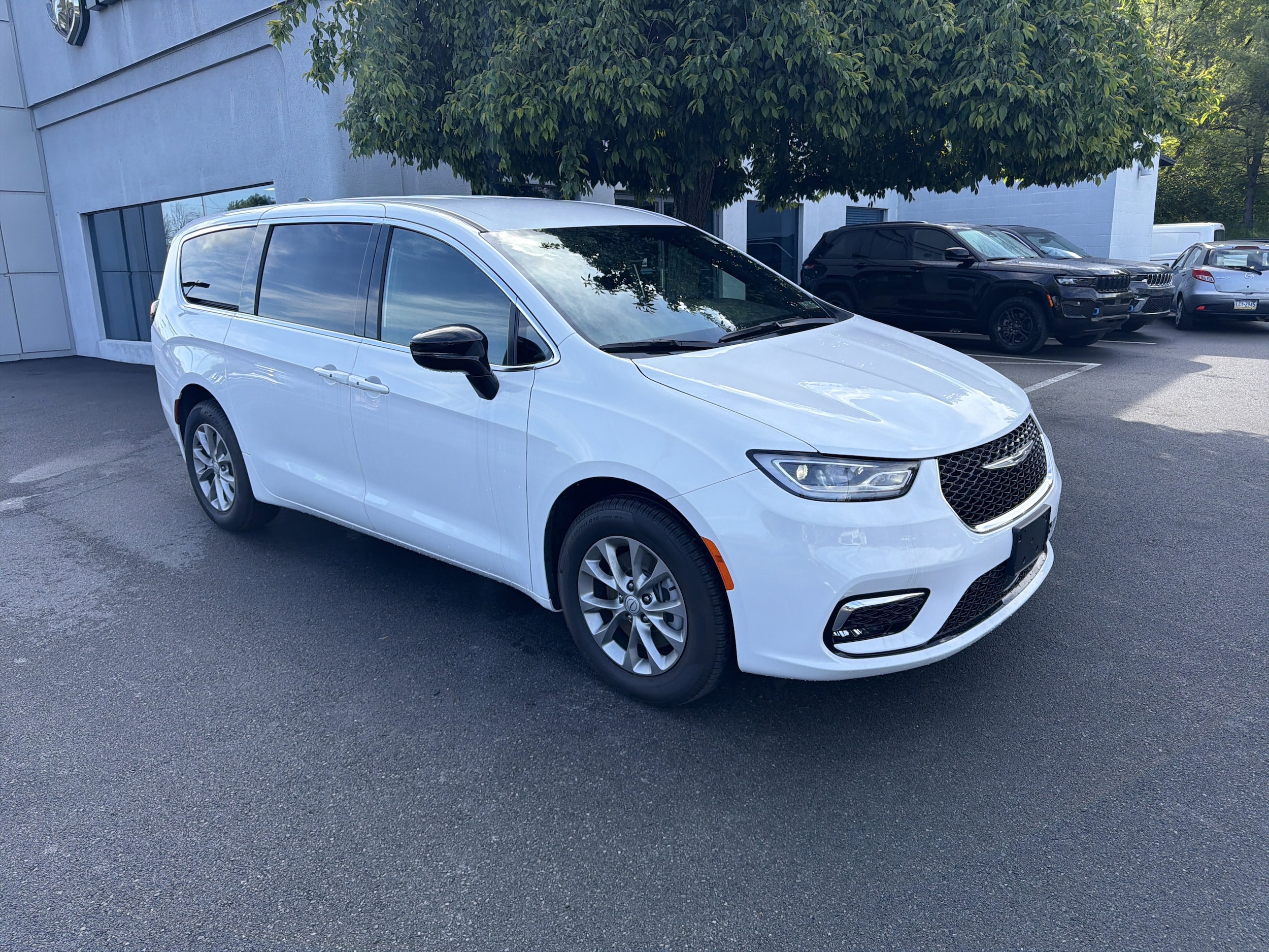2026 Chrysler Pacifica Select AWD's photo
