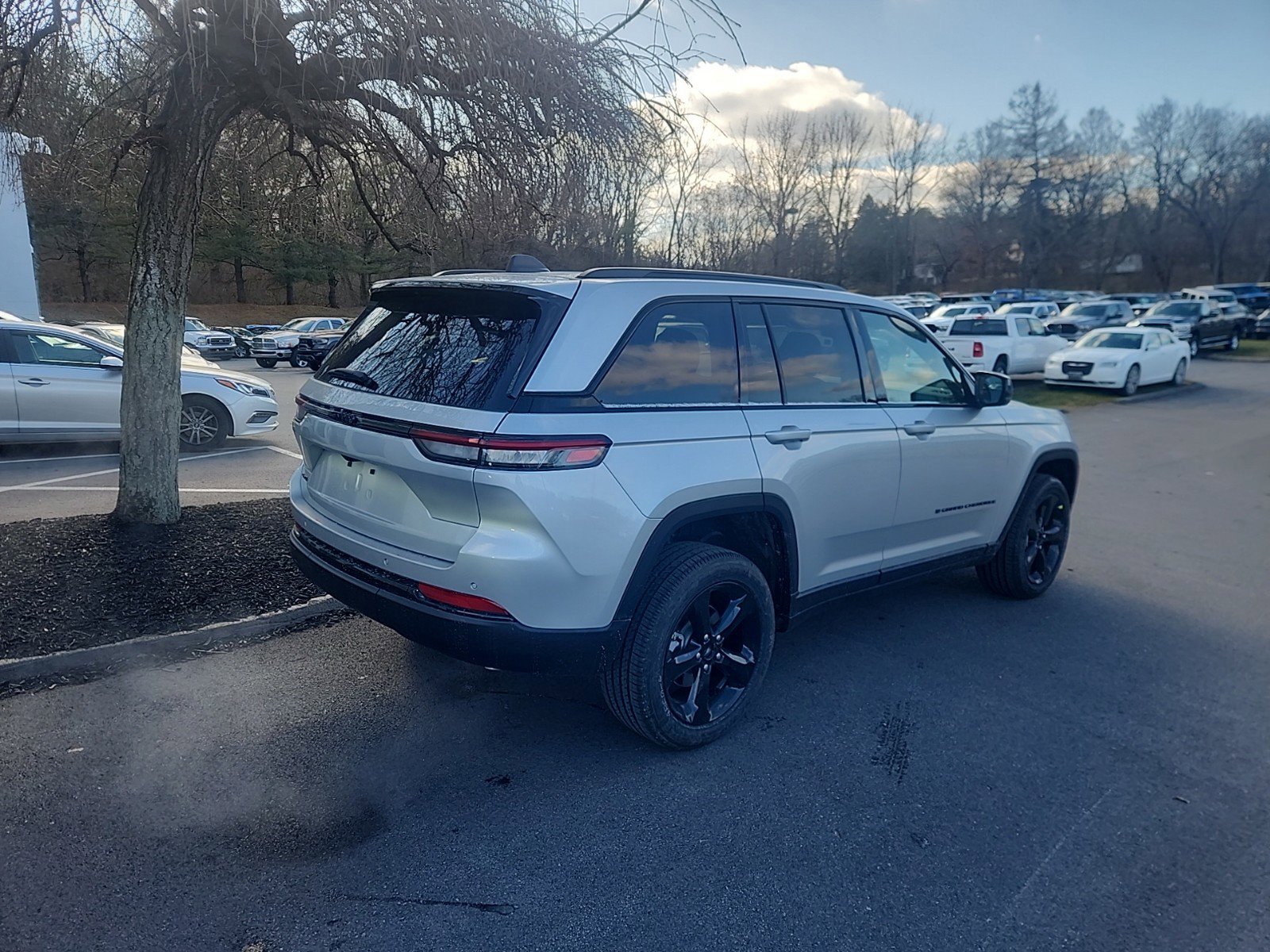2025 Jeep Grand Cherokee Altitude X photo 3