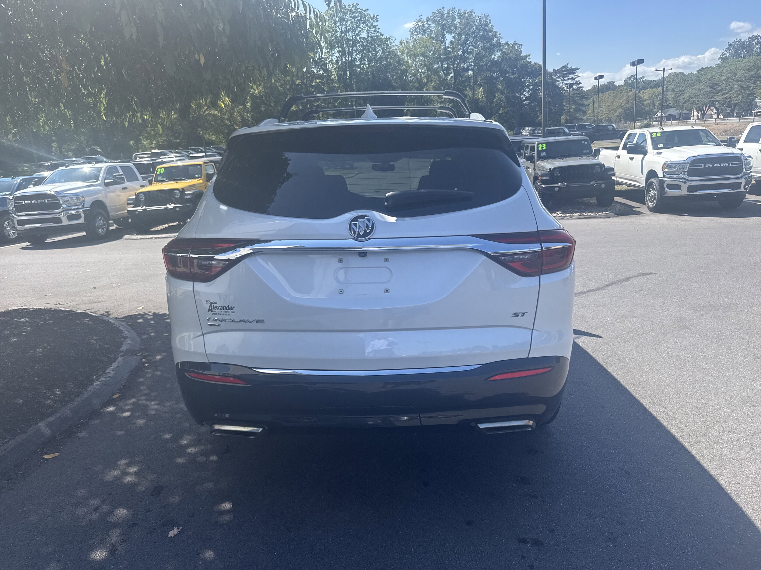 2021 Buick Enclave Essence photo 3
