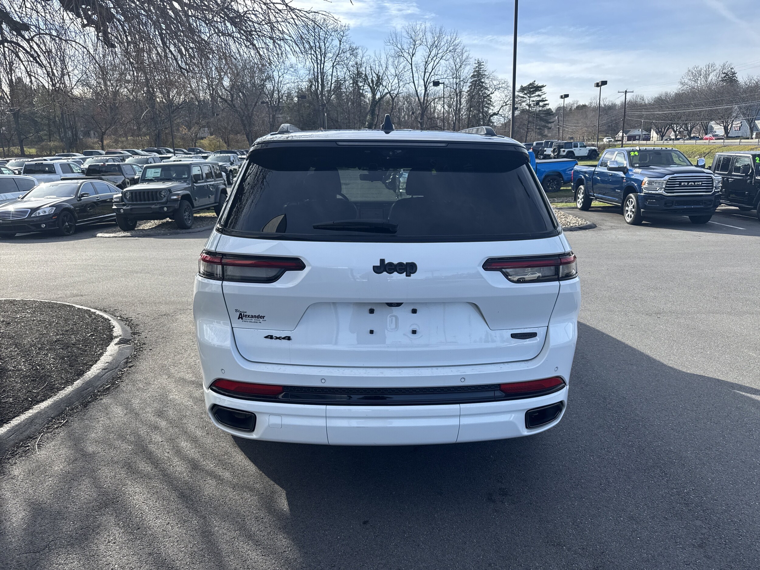 2023 Jeep Grand Cherokee L Summit photo 4