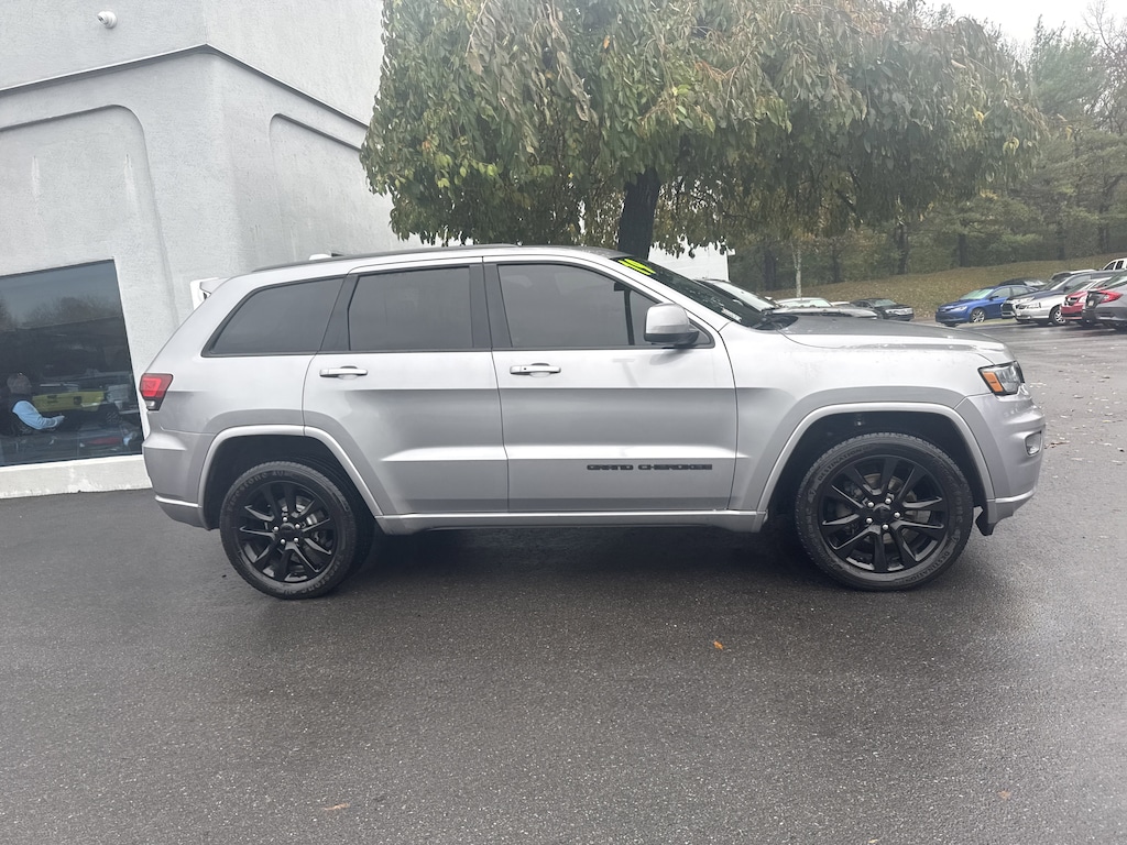 Used 2019 Jeep Grand Cherokee Altitude SUV