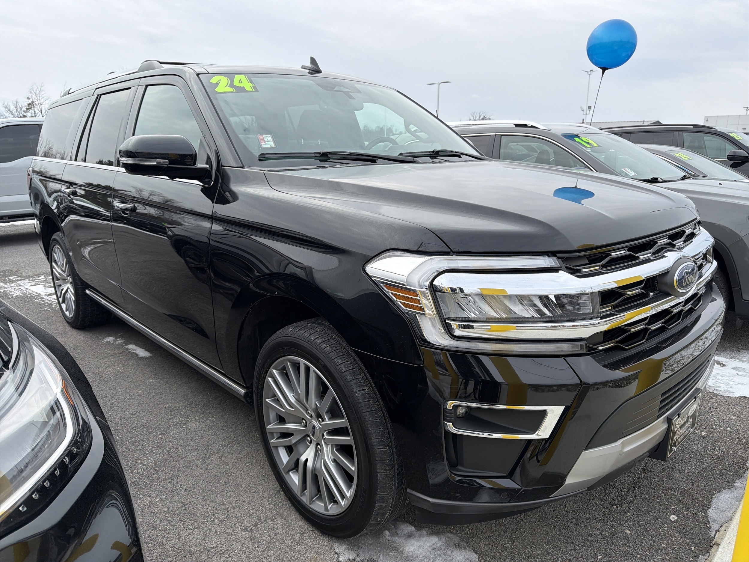 2024 Ford Expedition Limited's photo