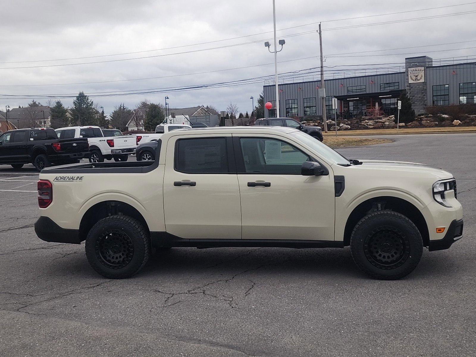 2025 Ford Maverick XLT photo 2