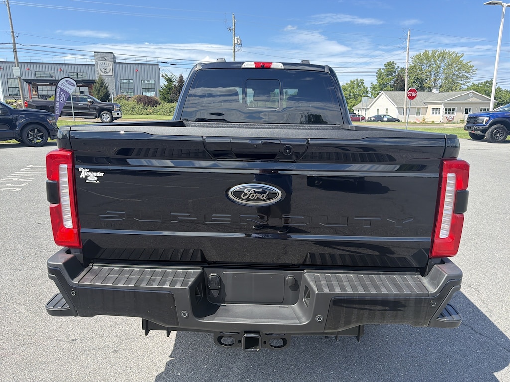 New 2026 Ford F-250 LARIAT Truck Crew Cab