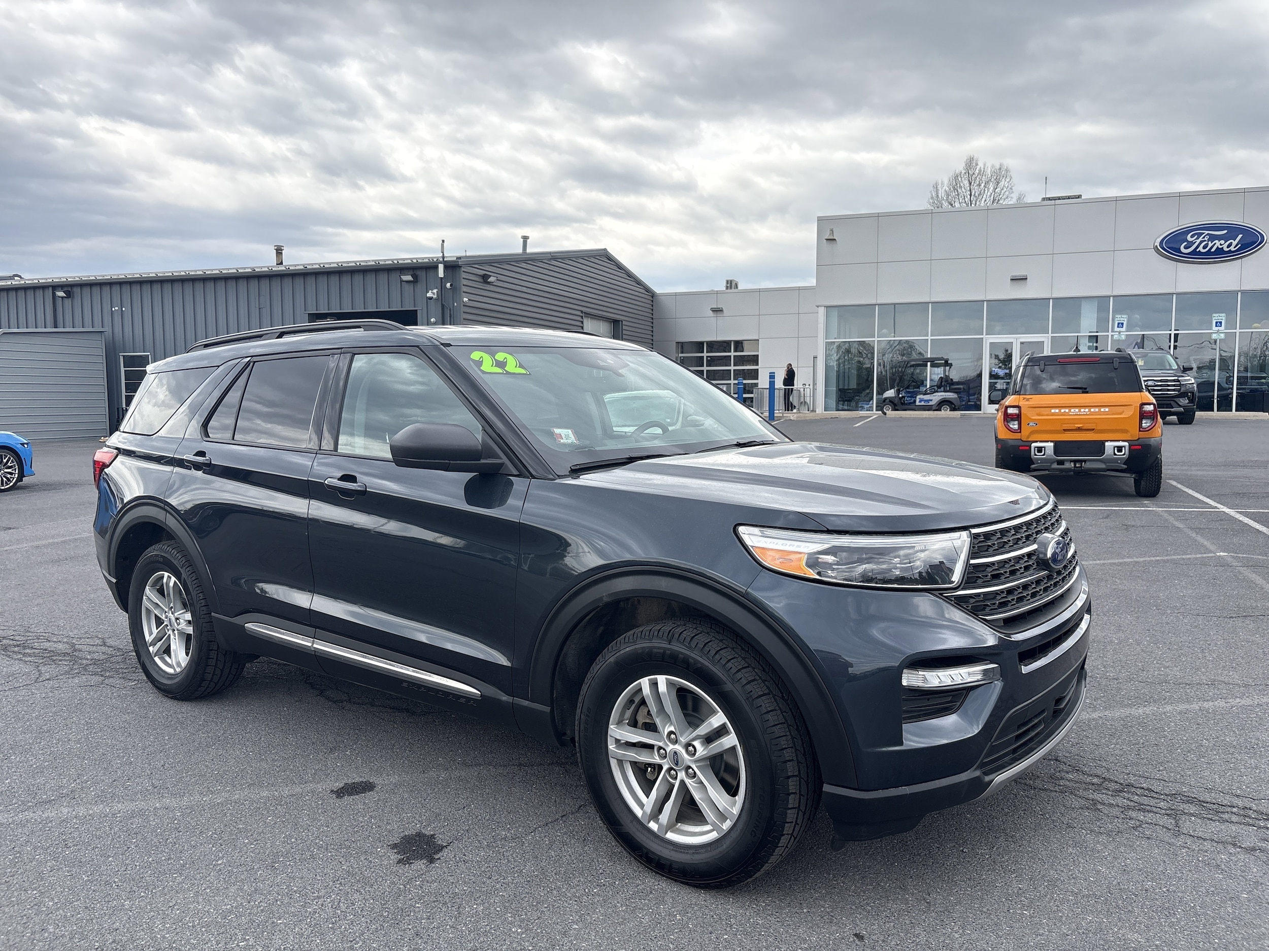 2022 Ford Explorer XLT 4WD's photo