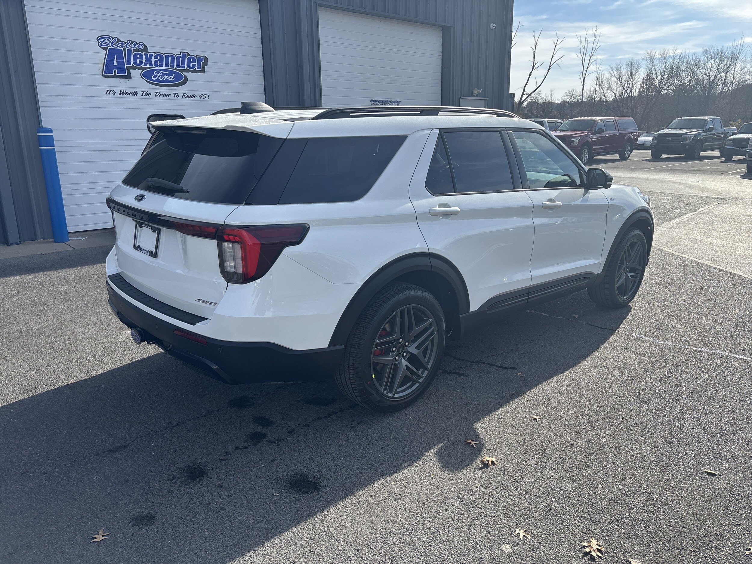 2026 Ford Explorer ST-Line photo 3