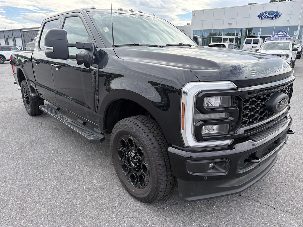 New 2026 Ford F-350 LARIAT Truck Crew Cab