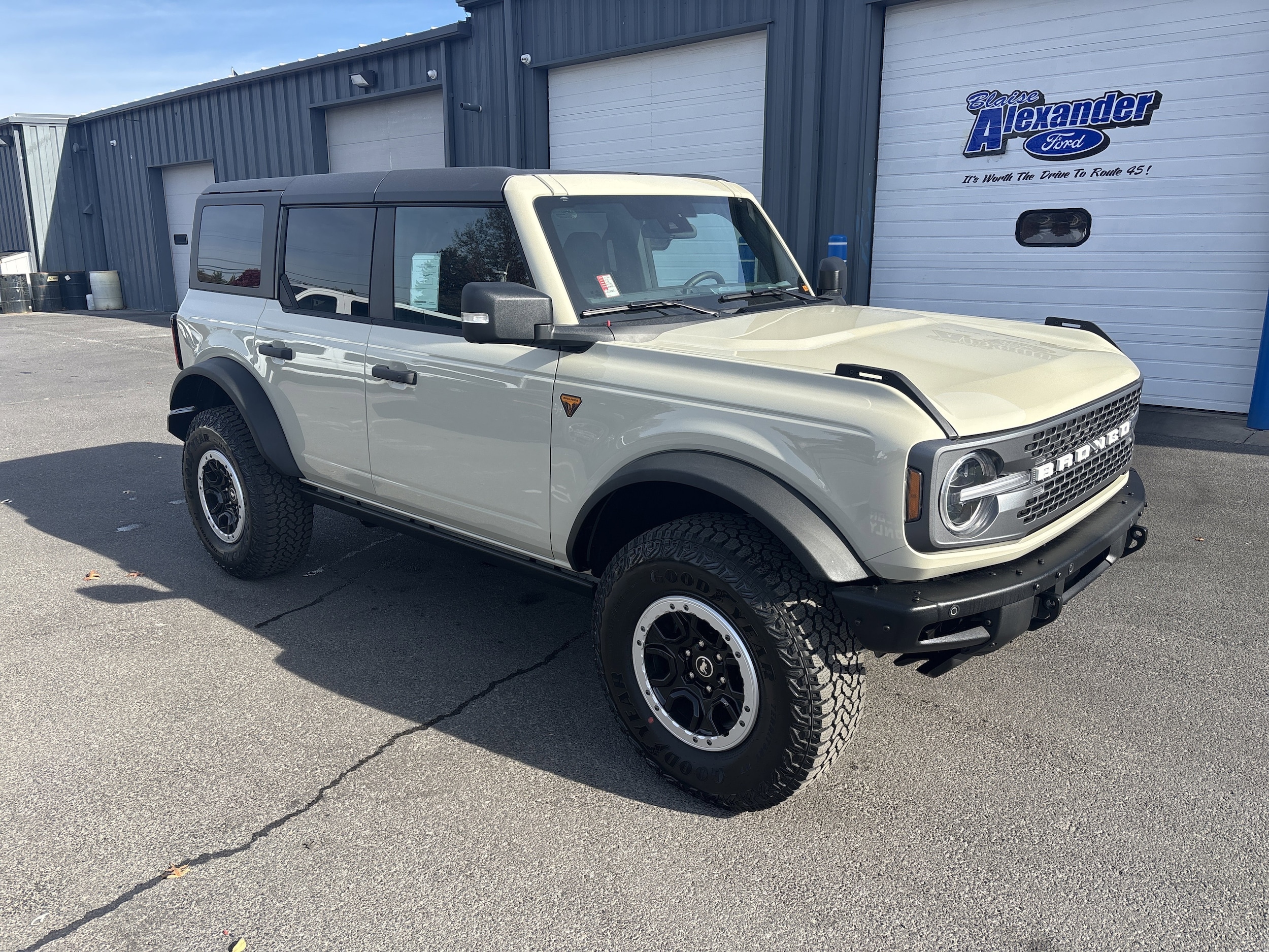 2025 Ford Bronco 4-Door Badlands's photo