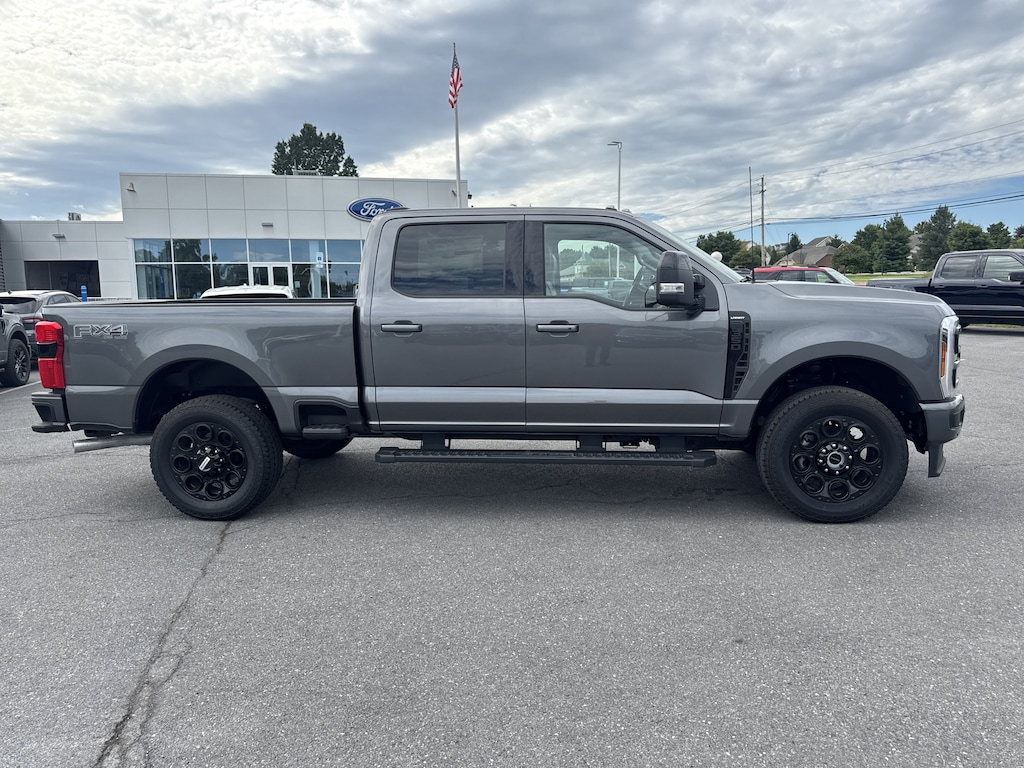 New 2026 Ford F-350 LARIAT Truck Crew Cab