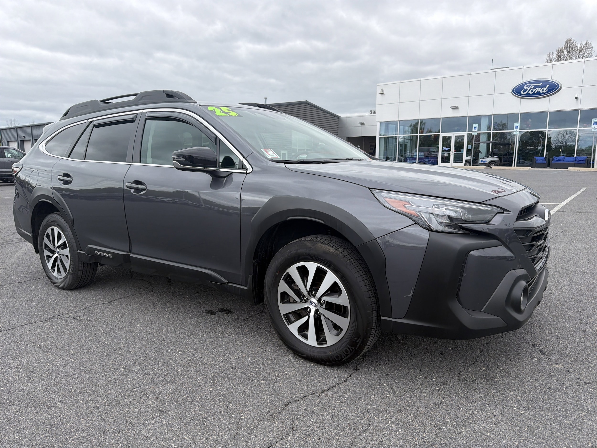 2025 Subaru Outback Premium's photo