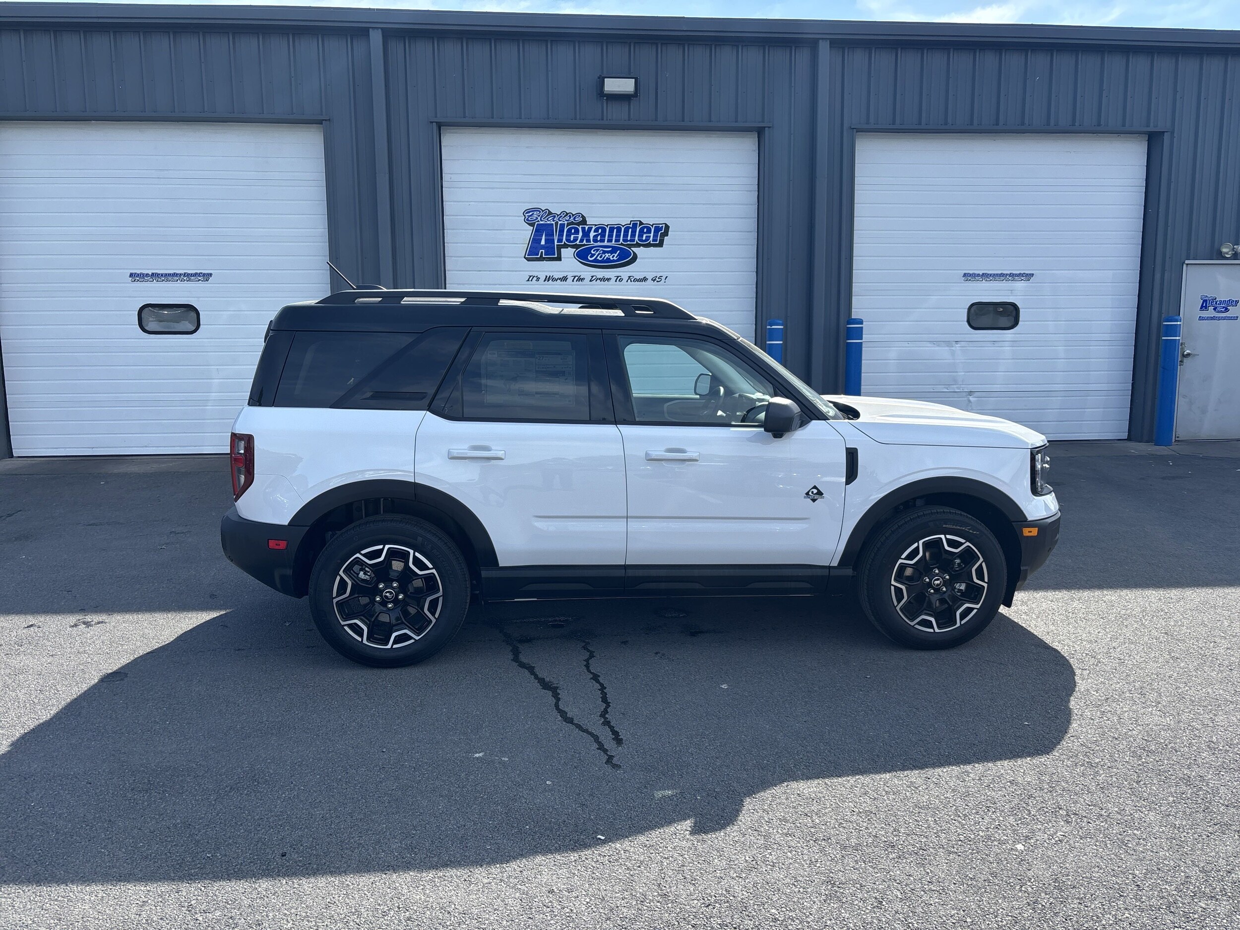 2025 Ford Bronco Sport Outer Banks photo 2