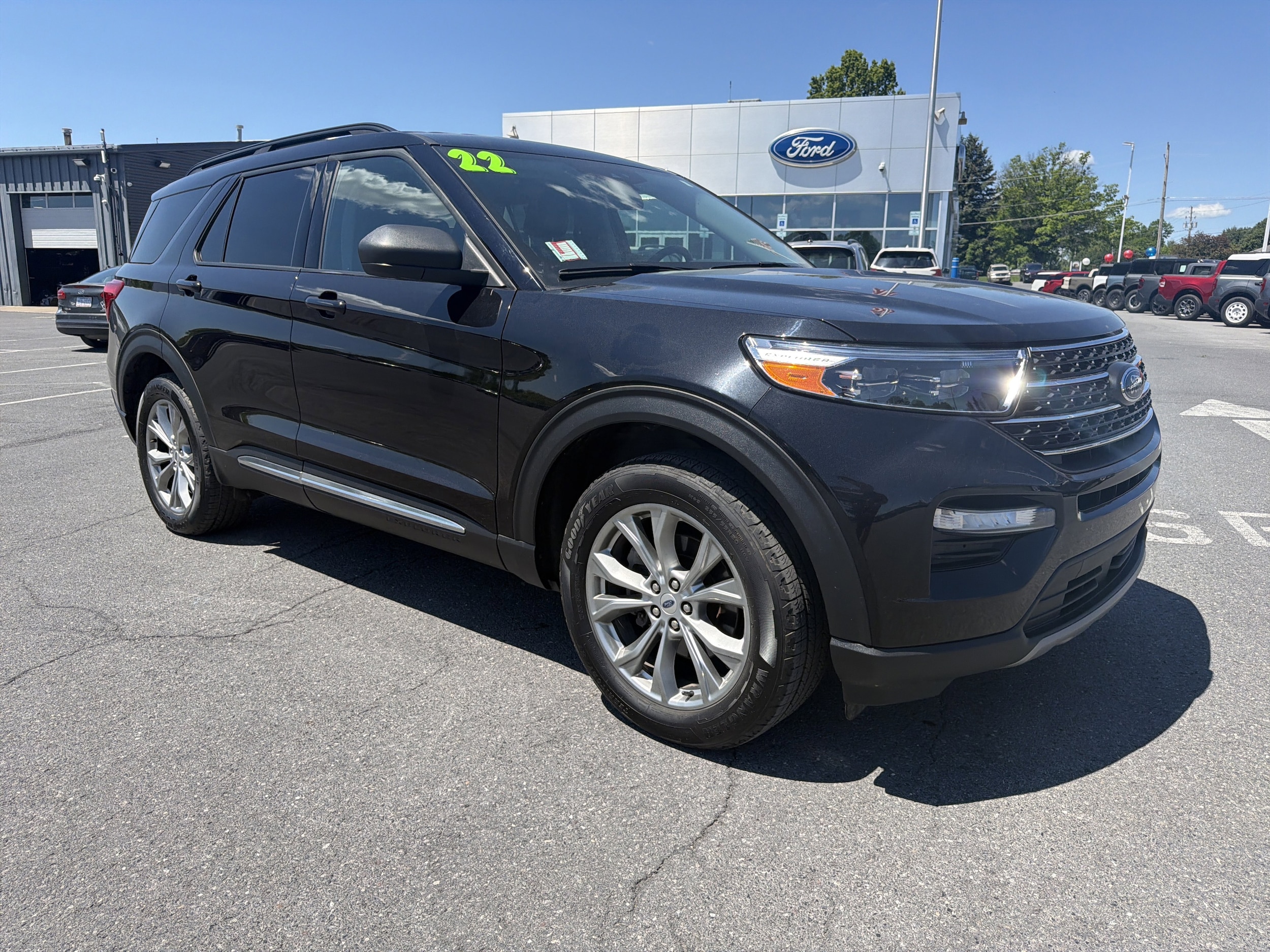 2022 Ford Explorer XLT 4WD's photo