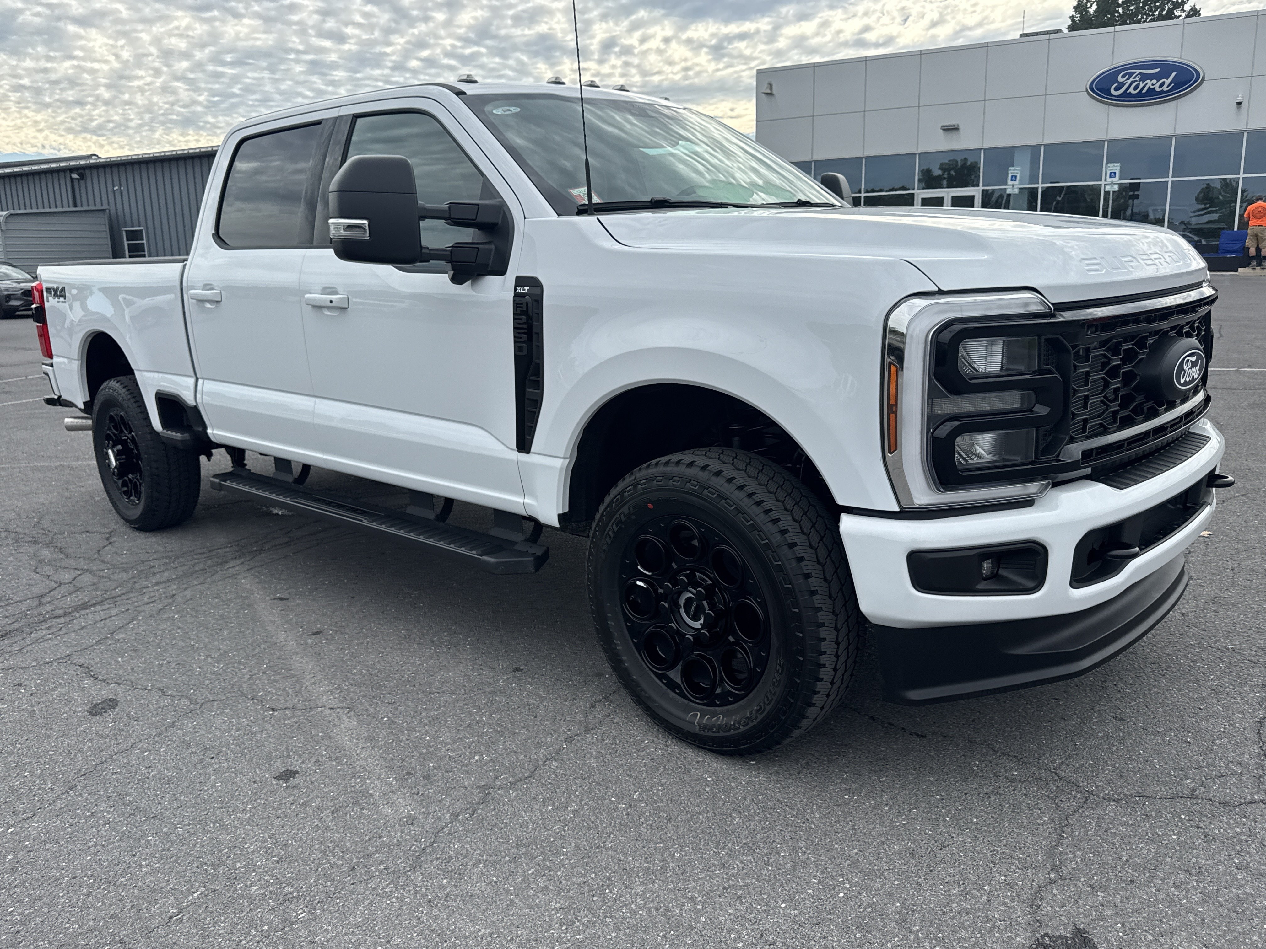 2027 Ford F-250 XLT Truck Crew Cab