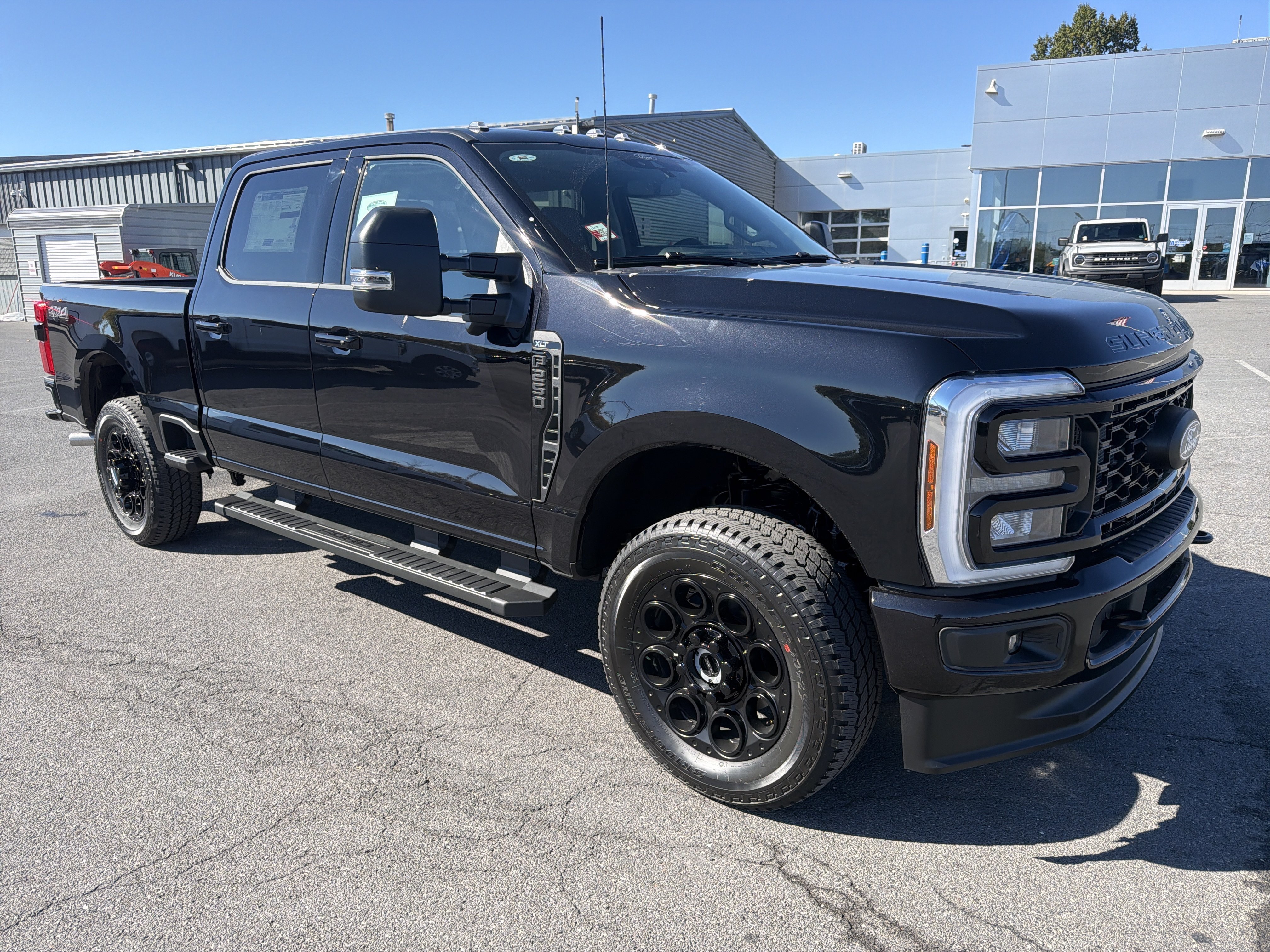 2027 Ford F-250 XLT Truck Crew Cab