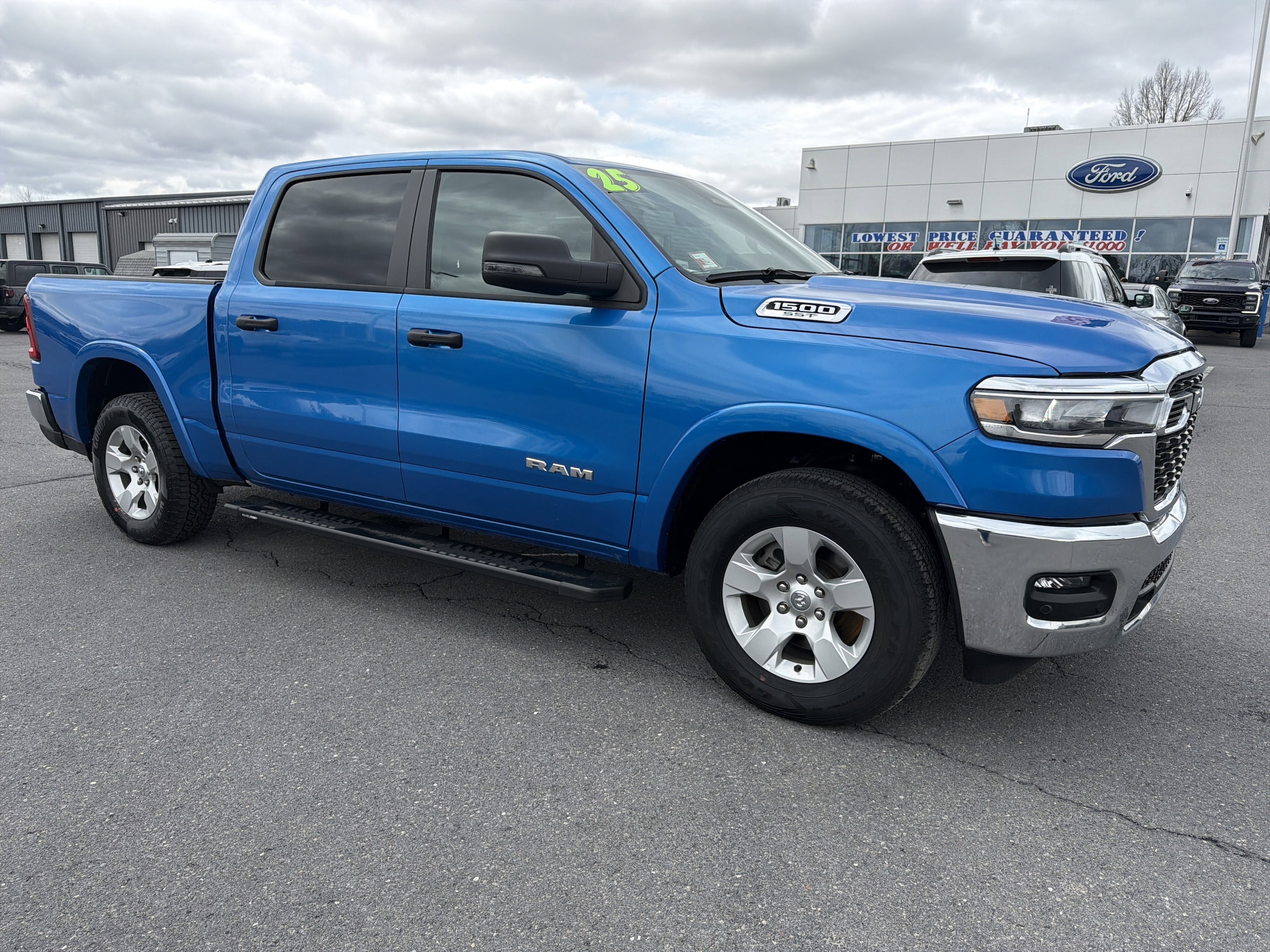 2025 RAM 1500 Big Horn/Lone Star 4x4 Crew Cab 5'7's photo