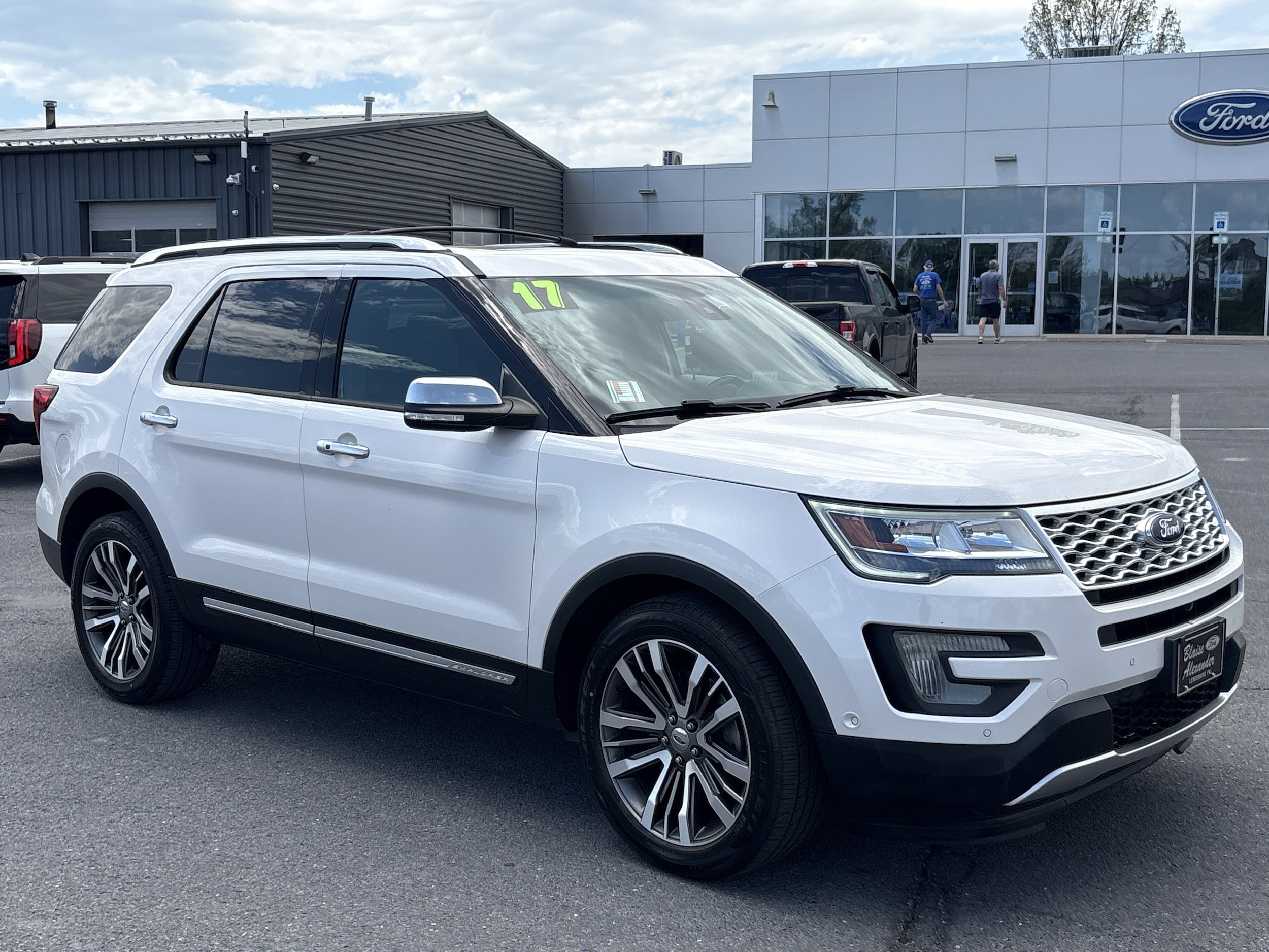 2017 Ford Explorer Platinum 4WD's photo
