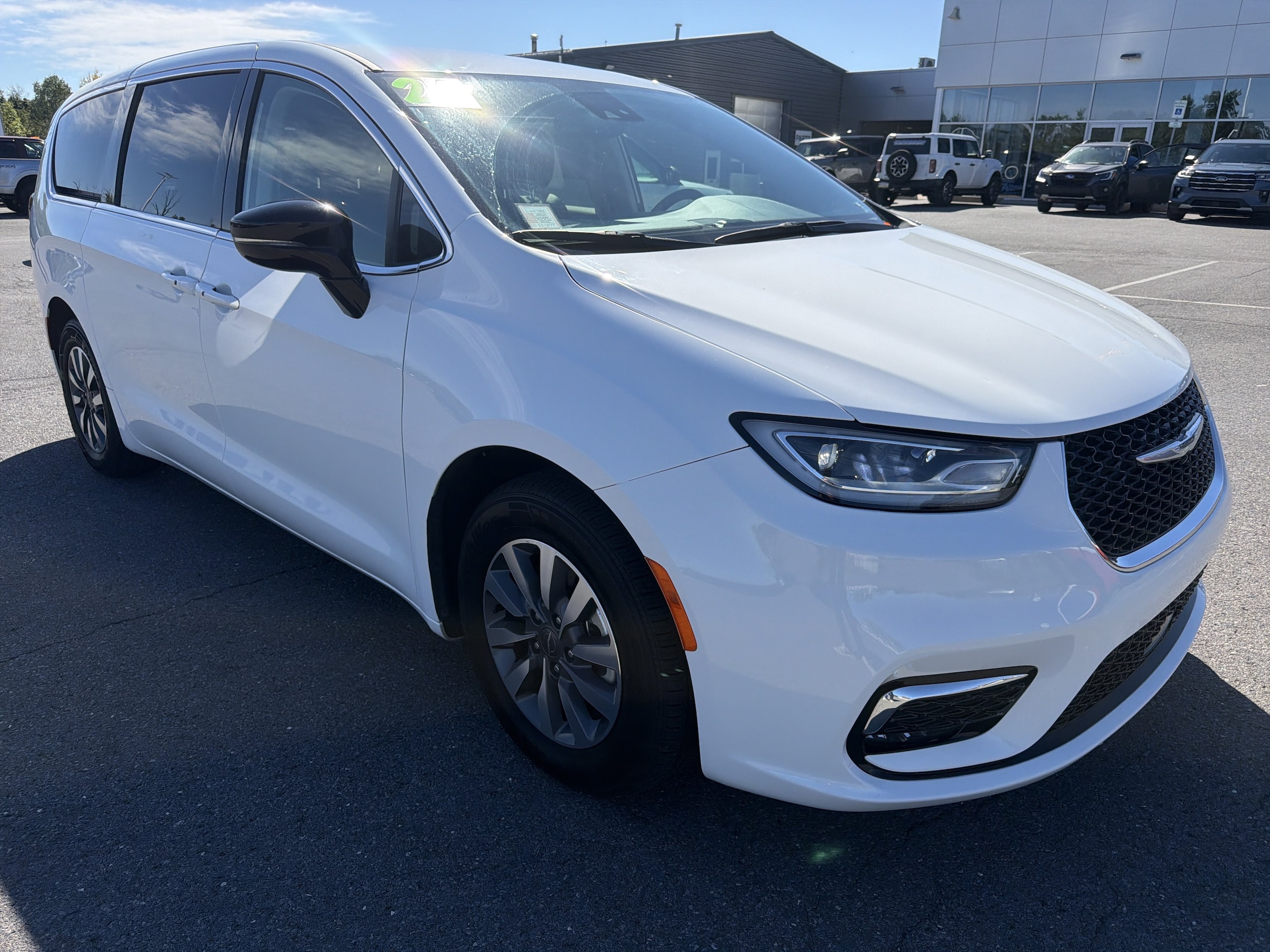 2024 Chrysler Pacifica PHEV