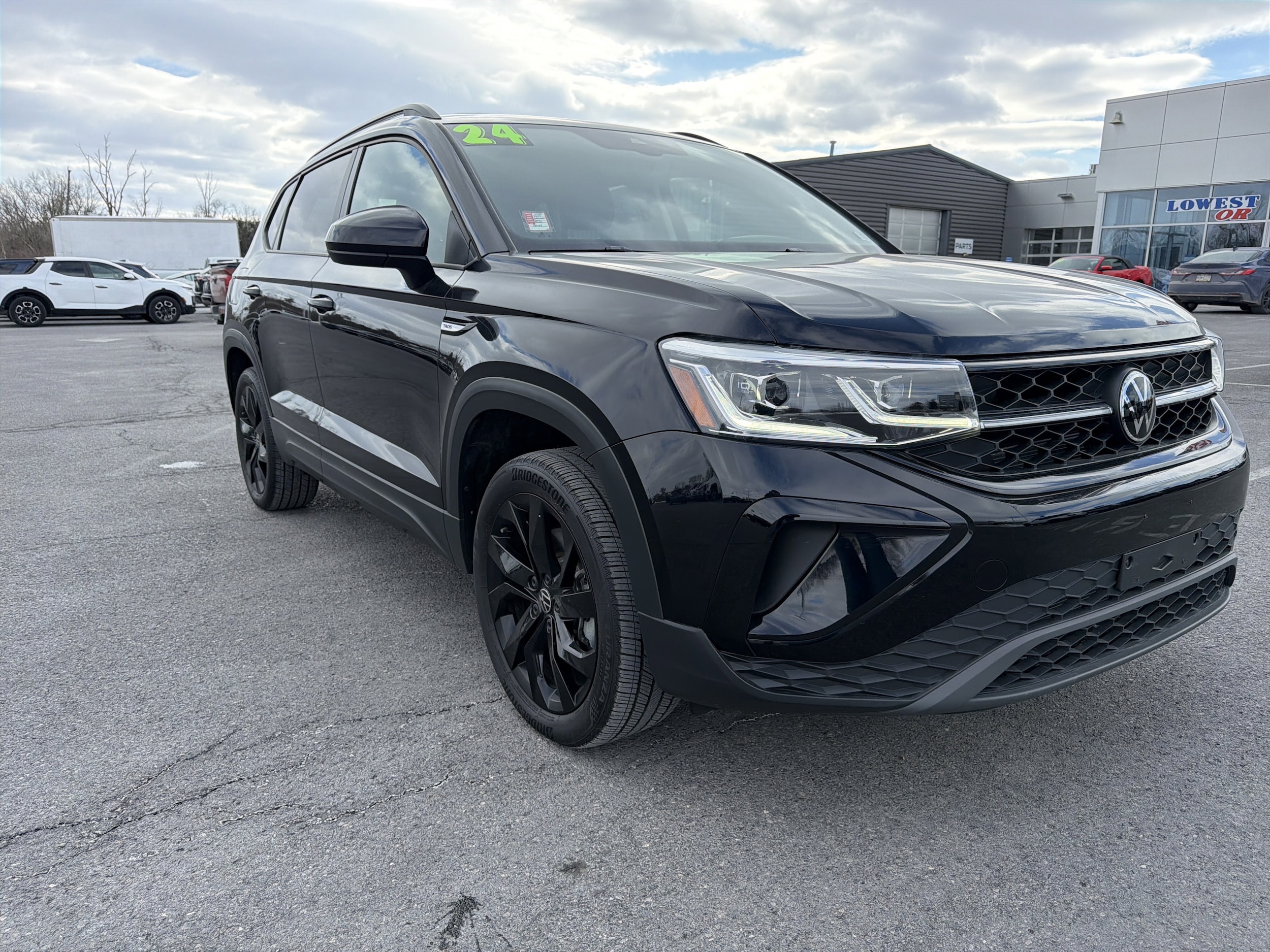2024 Volkswagen Taos SE Black