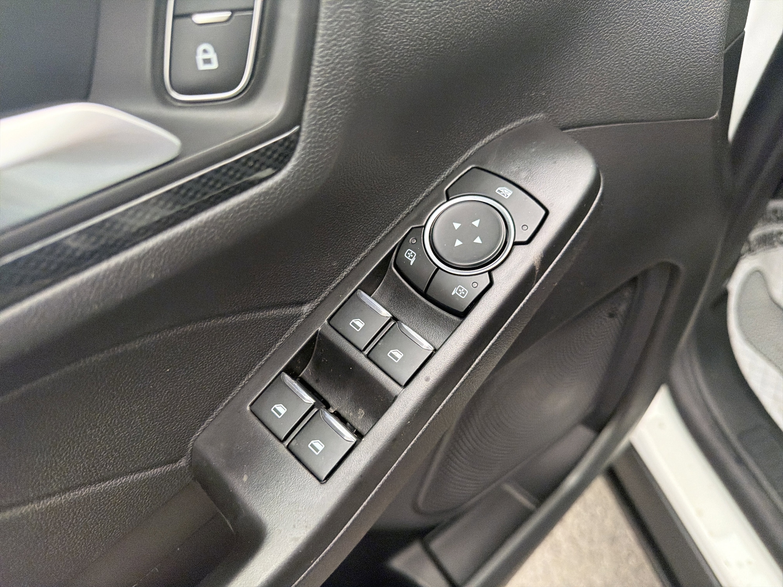 2026 Ford Escape ST-Line - Photo 16