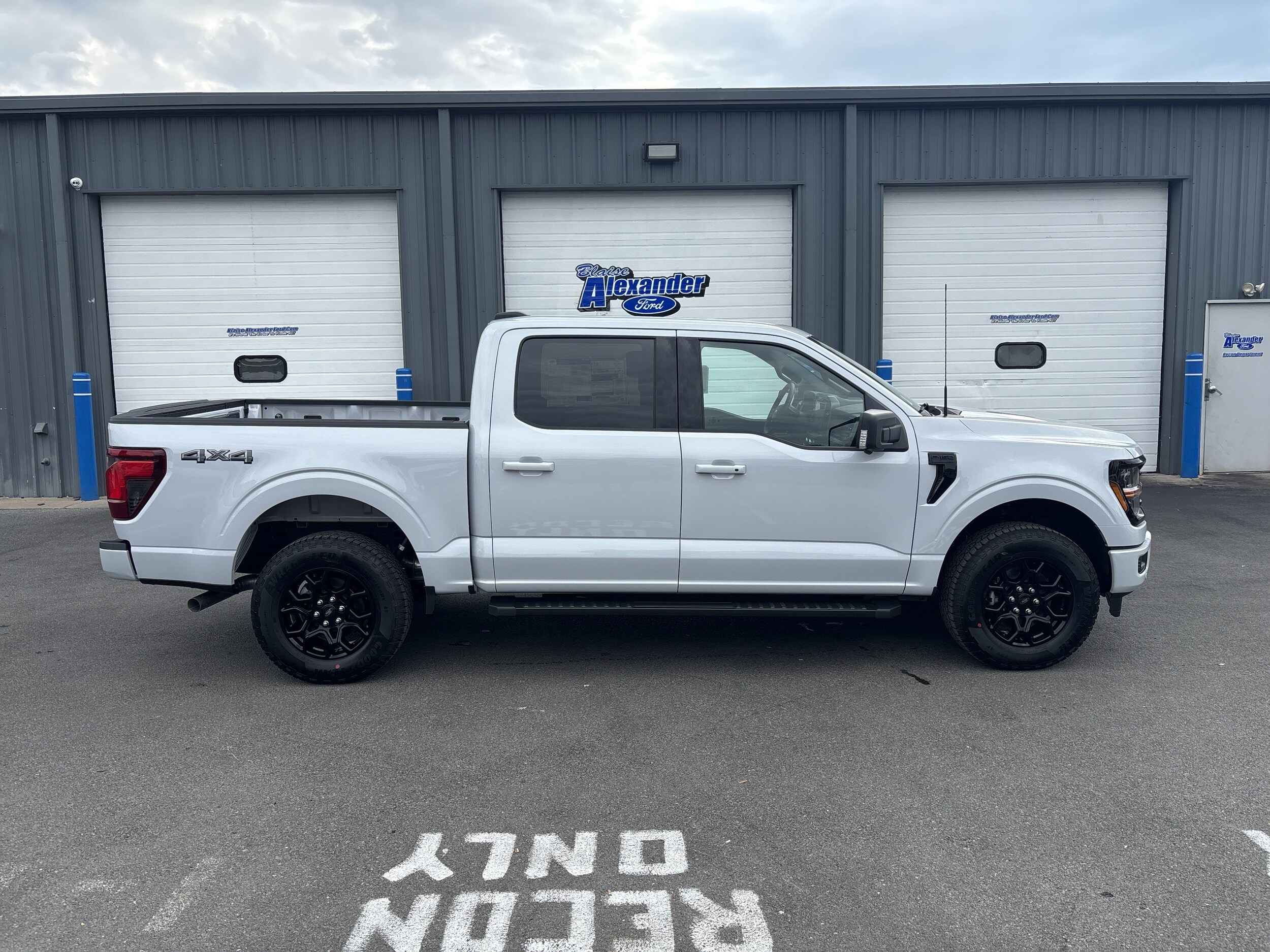 2025 Ford F-150 XLT photo 2