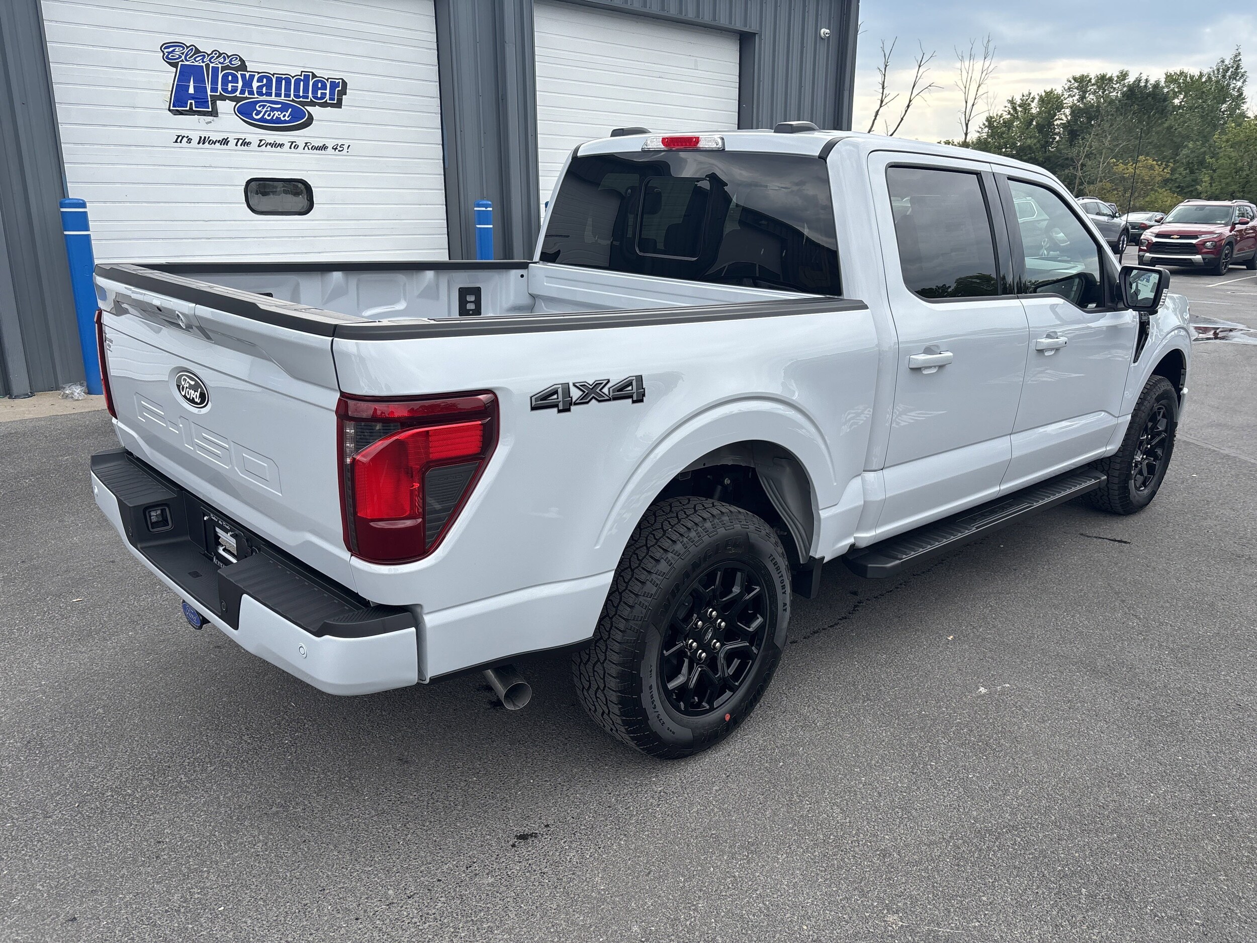 2025 Ford F-150 XLT photo 3