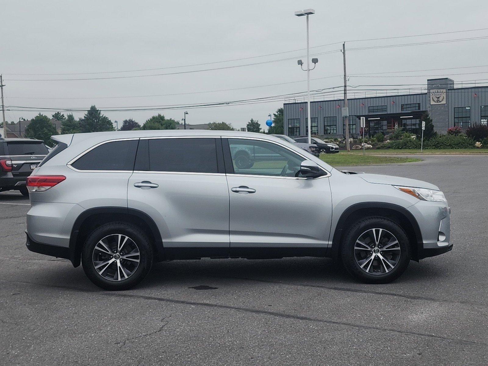 Used 2019 Toyota Highlander LE with VIN 5TDBZRFHXKS972348 for sale in Lewisburg, PA