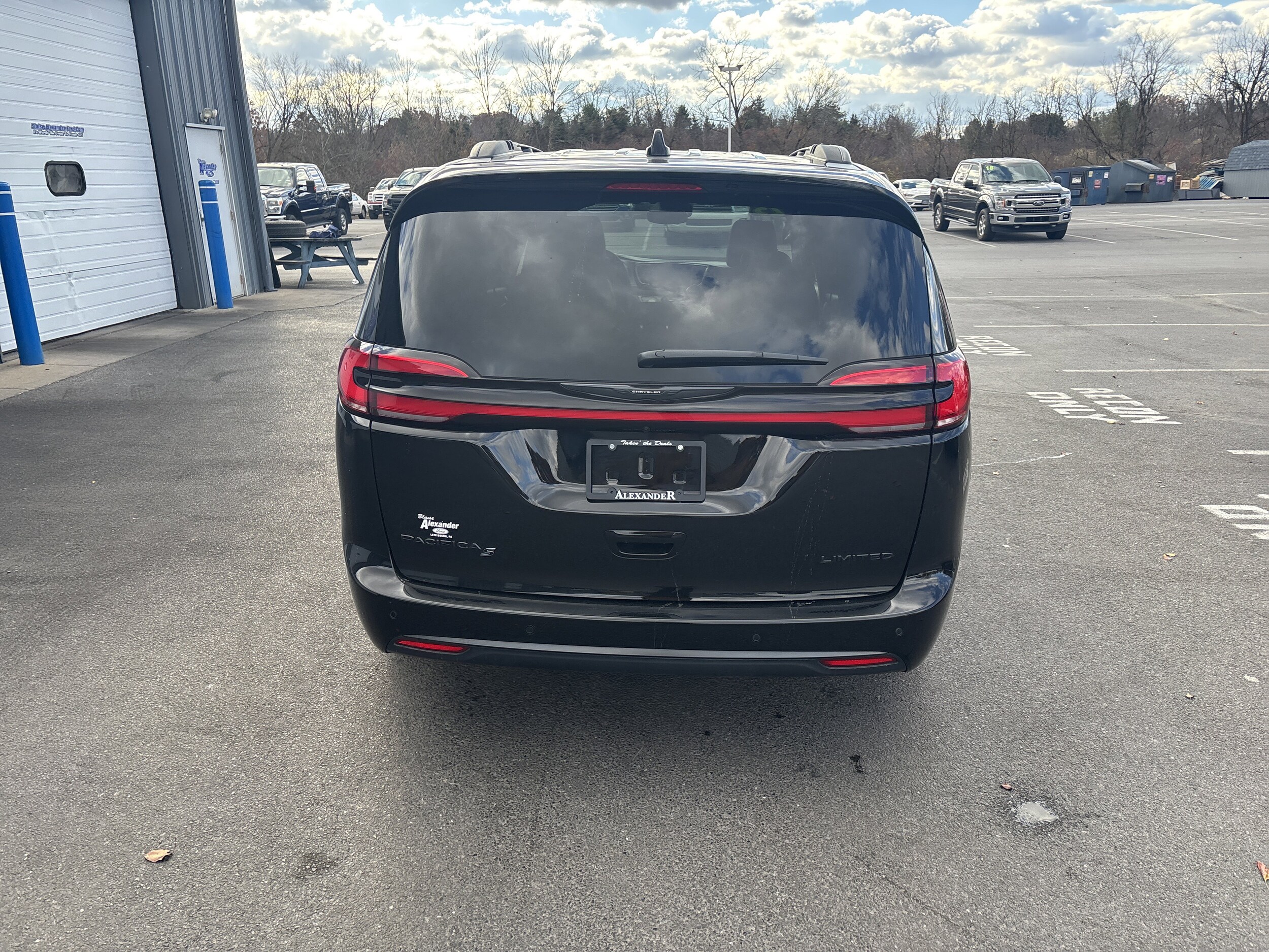 2025 Chrysler Pacifica Limited S Appearance photo 4