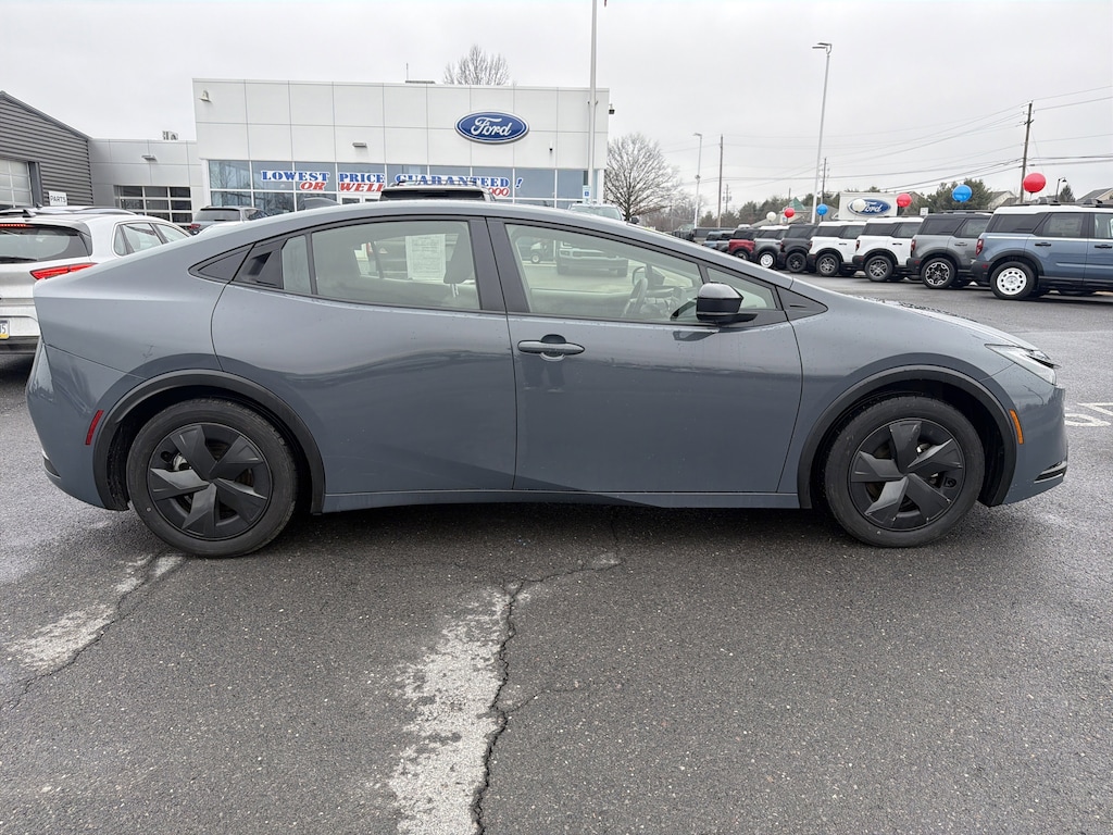 Used 2025 Toyota Prius LE Hatchback